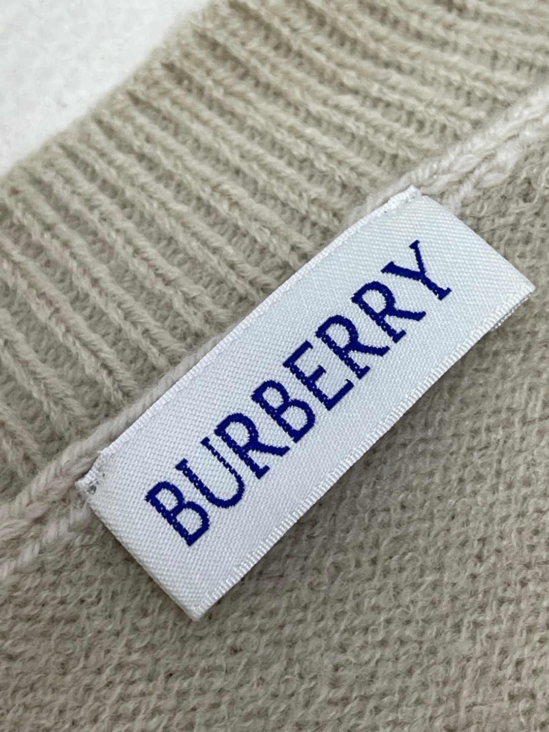 Burberry 巴宝莉 格纹标签羊毛衫 毛衣 外套 长袖 米色 黑色 B0 81026871