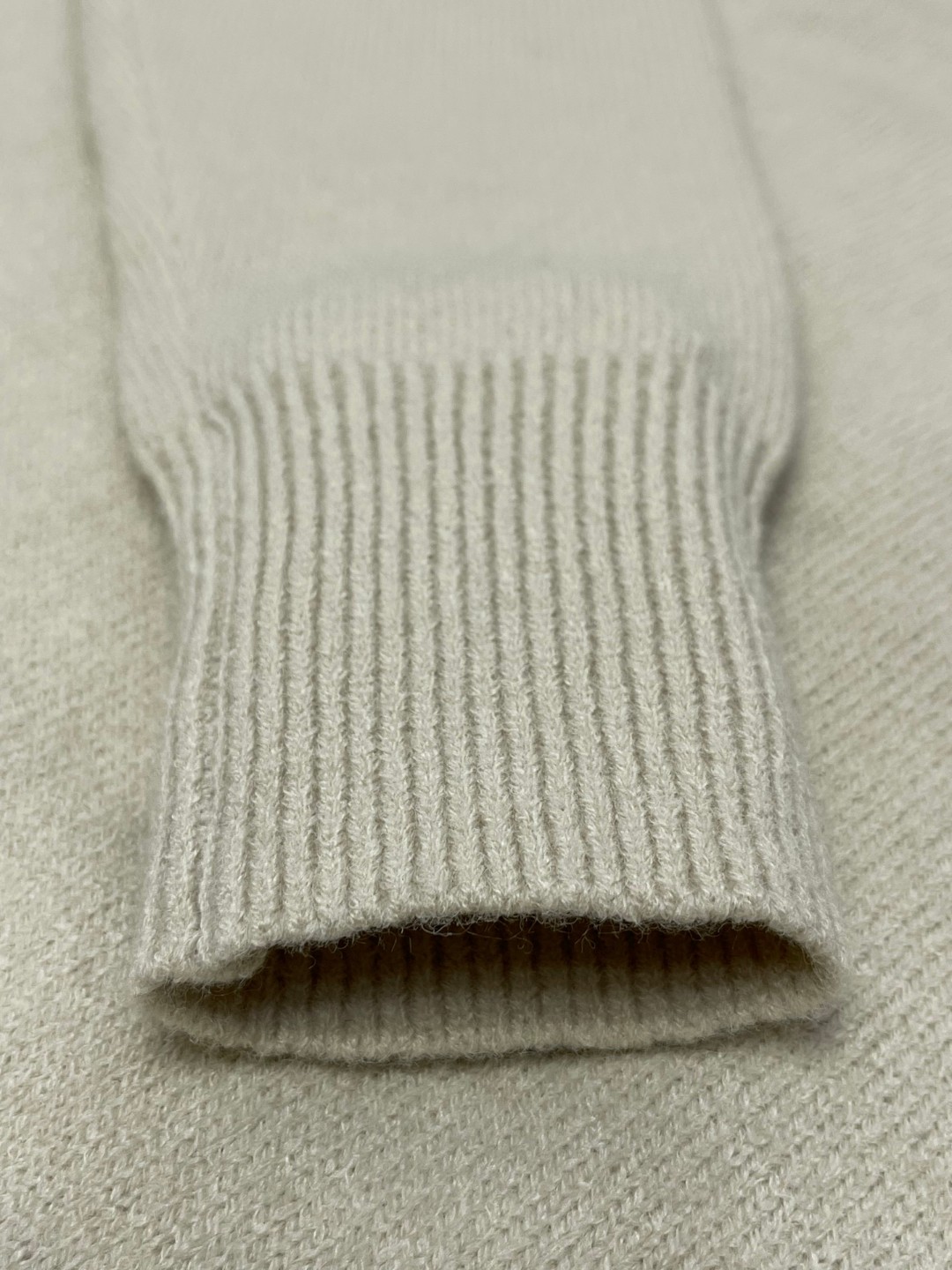 Burberry 巴宝莉 格纹标签羊毛衫 毛衣 外套 长袖 米色 黑色 B0 81026871