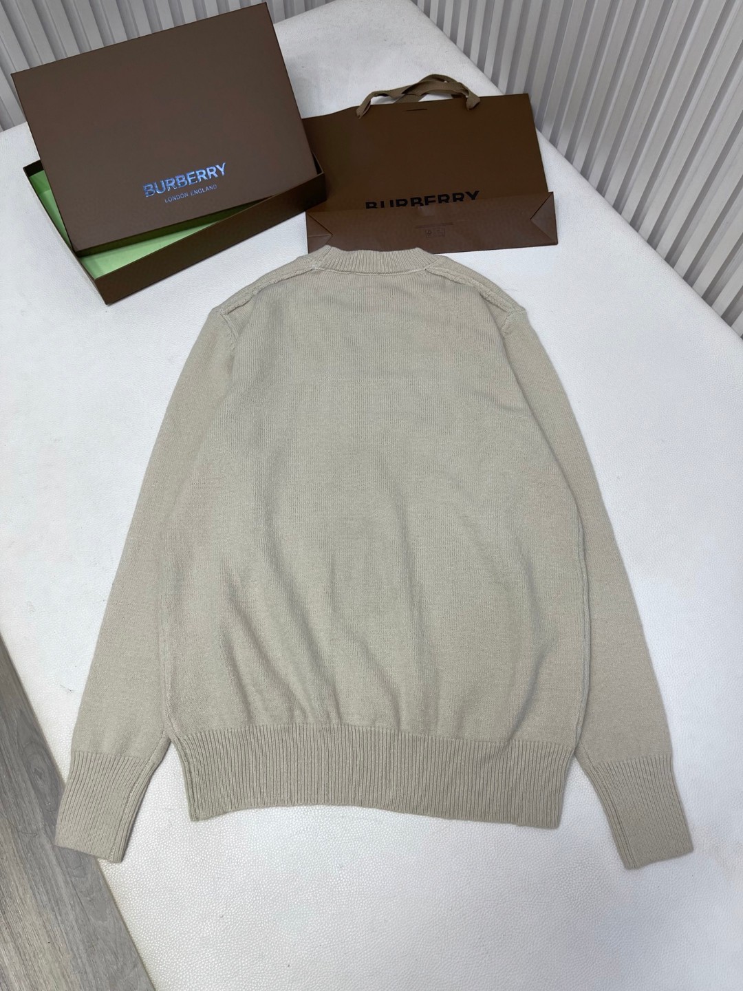 Burberry 巴宝莉 格纹标签羊毛衫 毛衣 外套 长袖 米色 黑色 B0 81026871