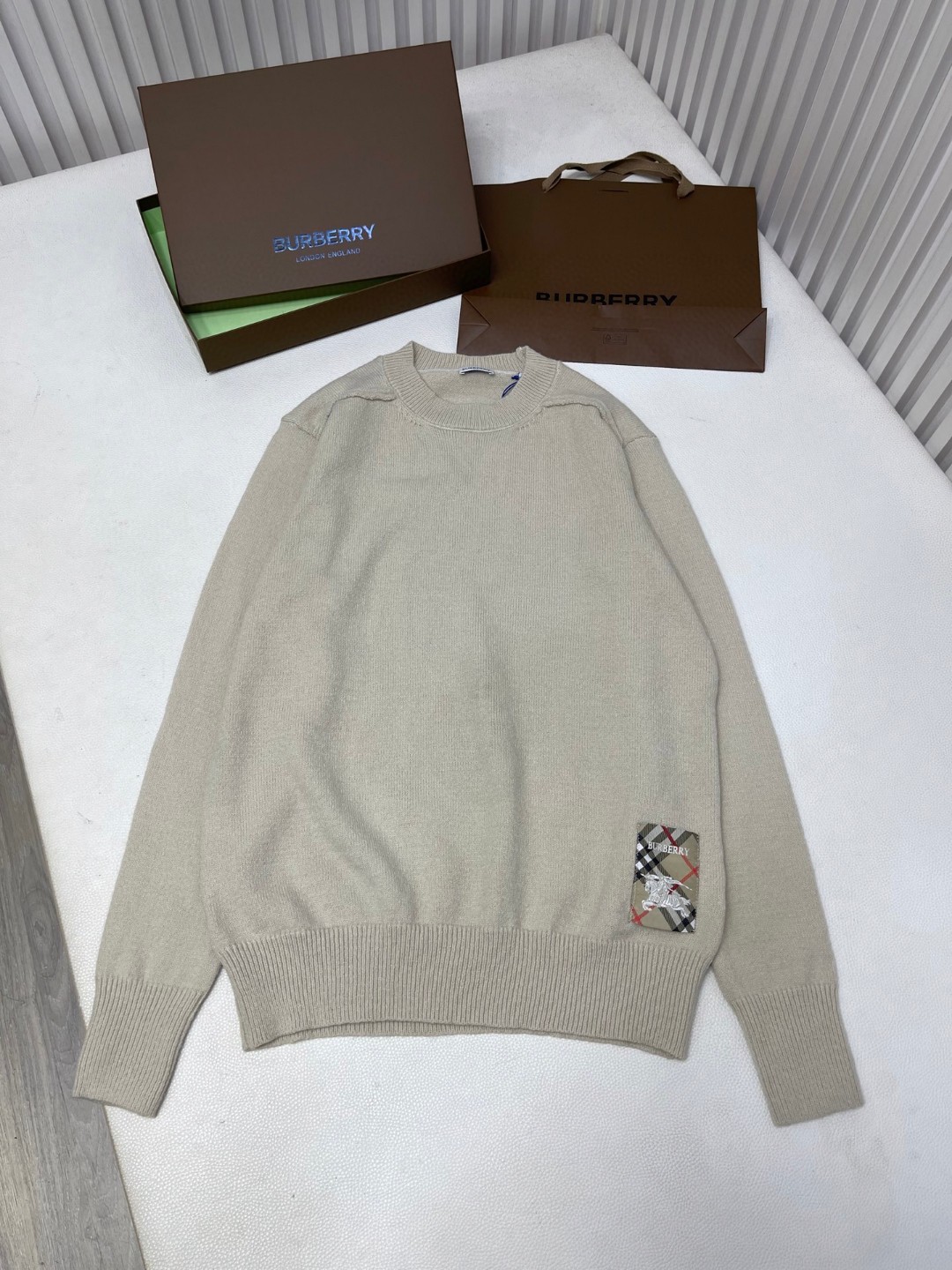 Burberry 巴宝莉 格纹标签羊毛衫 毛衣 外套 长袖 米色 黑色 B0 81026871