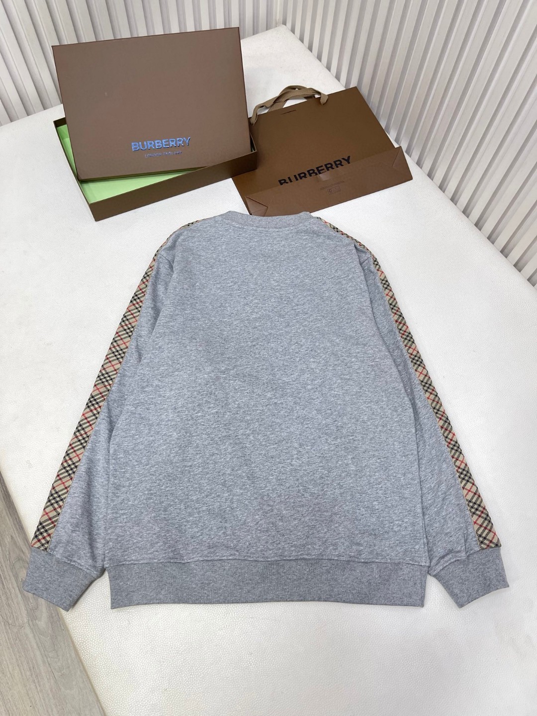 Burberry 巴宝莉 格纹装饰运动衫 卫衣 外套 长袖 灰色 黑色 A5 81179871