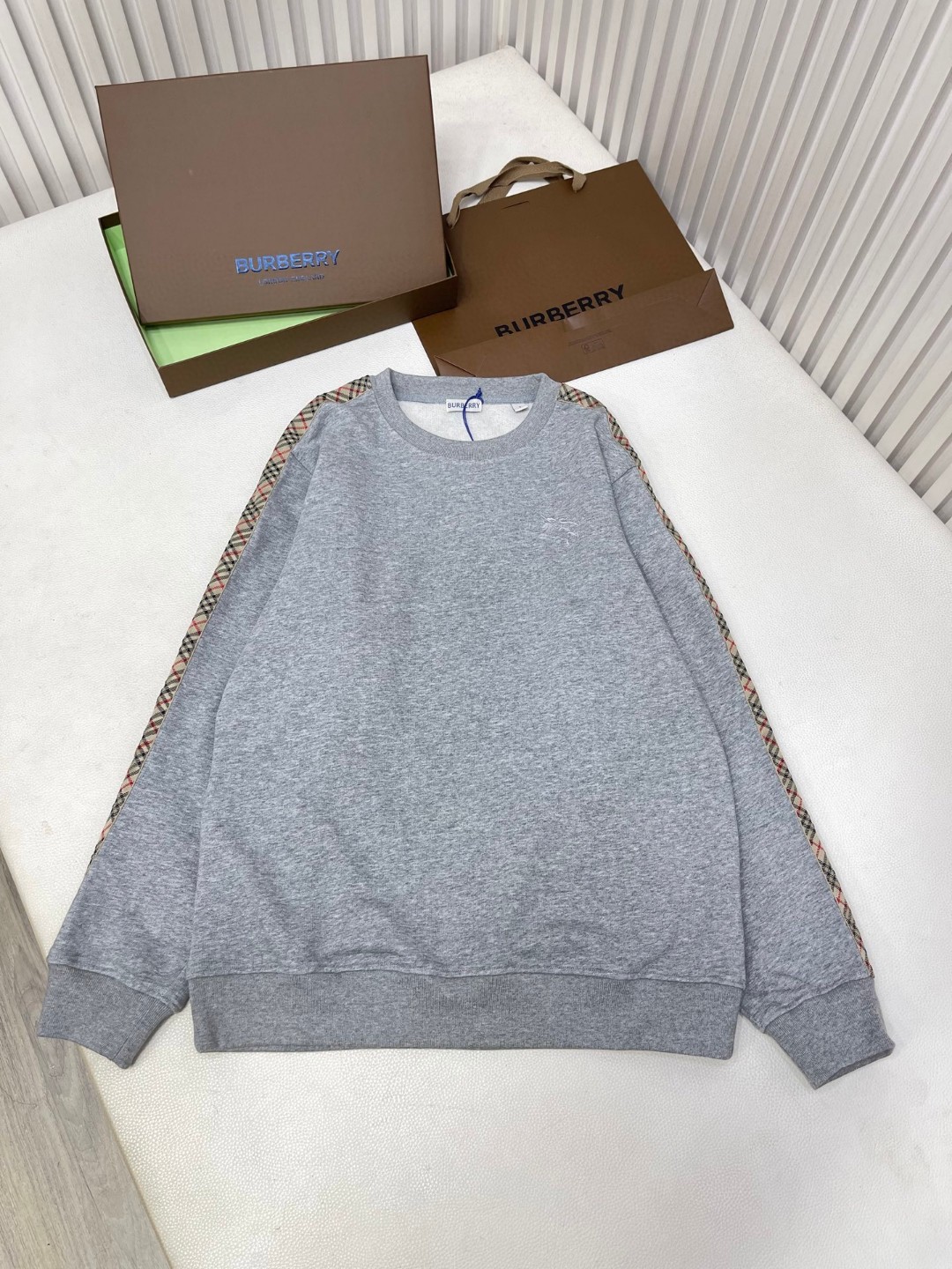 Burberry 巴宝莉 格纹装饰运动衫 卫衣 外套 长袖 灰色 黑色 A5 81179871