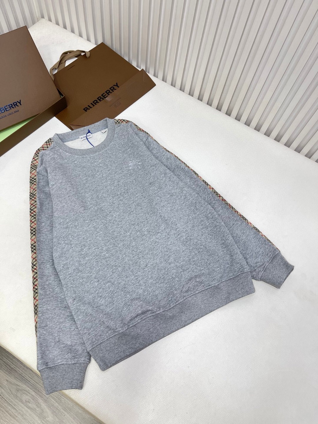 Burberry 巴宝莉 格纹装饰运动衫 卫衣 外套 长袖 灰色 黑色 A5 81179871