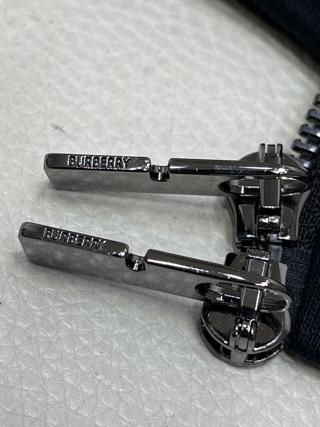 Burberry 巴宝莉 骑士印章拉链连帽衫 卫衣 外套 长袖 蓝色 黑色 B0 81104941