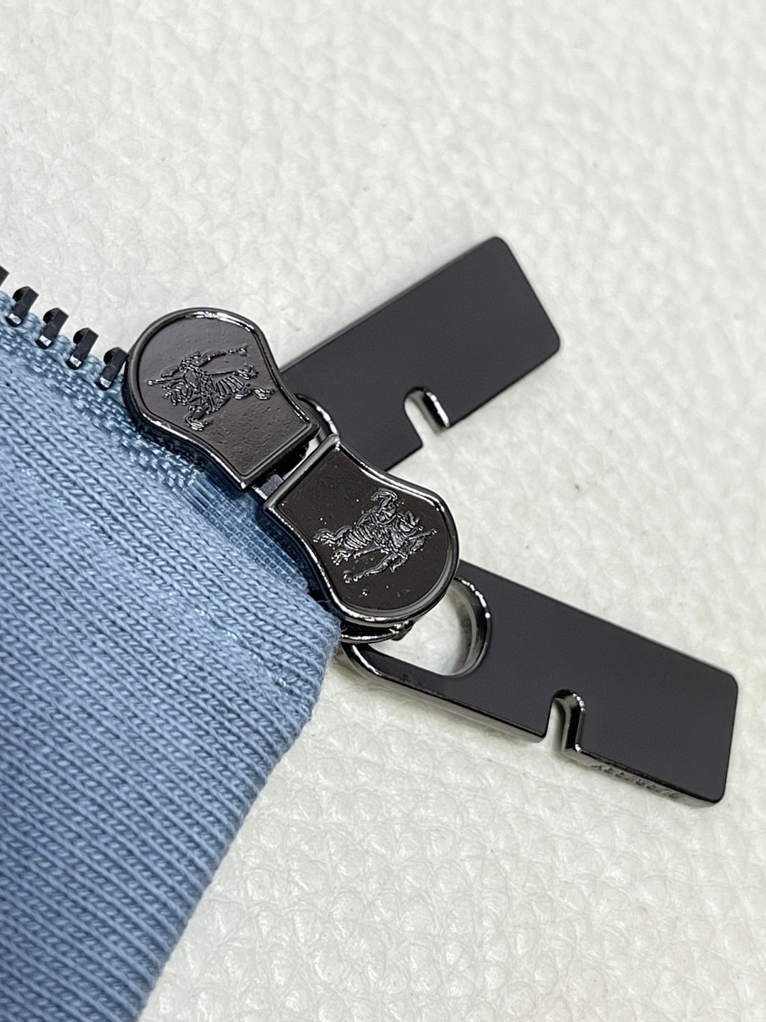 Burberry 巴宝莉 骑士印章拉链连帽衫 卫衣 外套 长袖 蓝色 黑色 B0 81104941