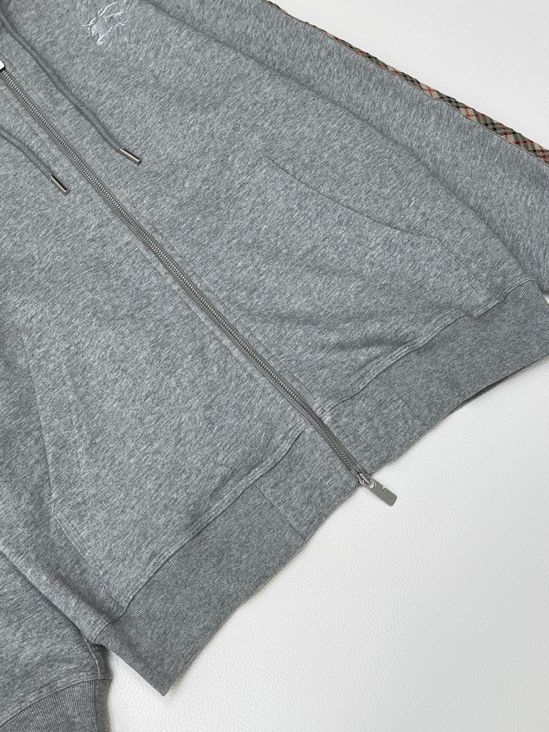 Burberry 巴宝莉 格纹装饰拉链连帽衫 卫衣 外套 长袖 黑色 灰色 B0 81107901