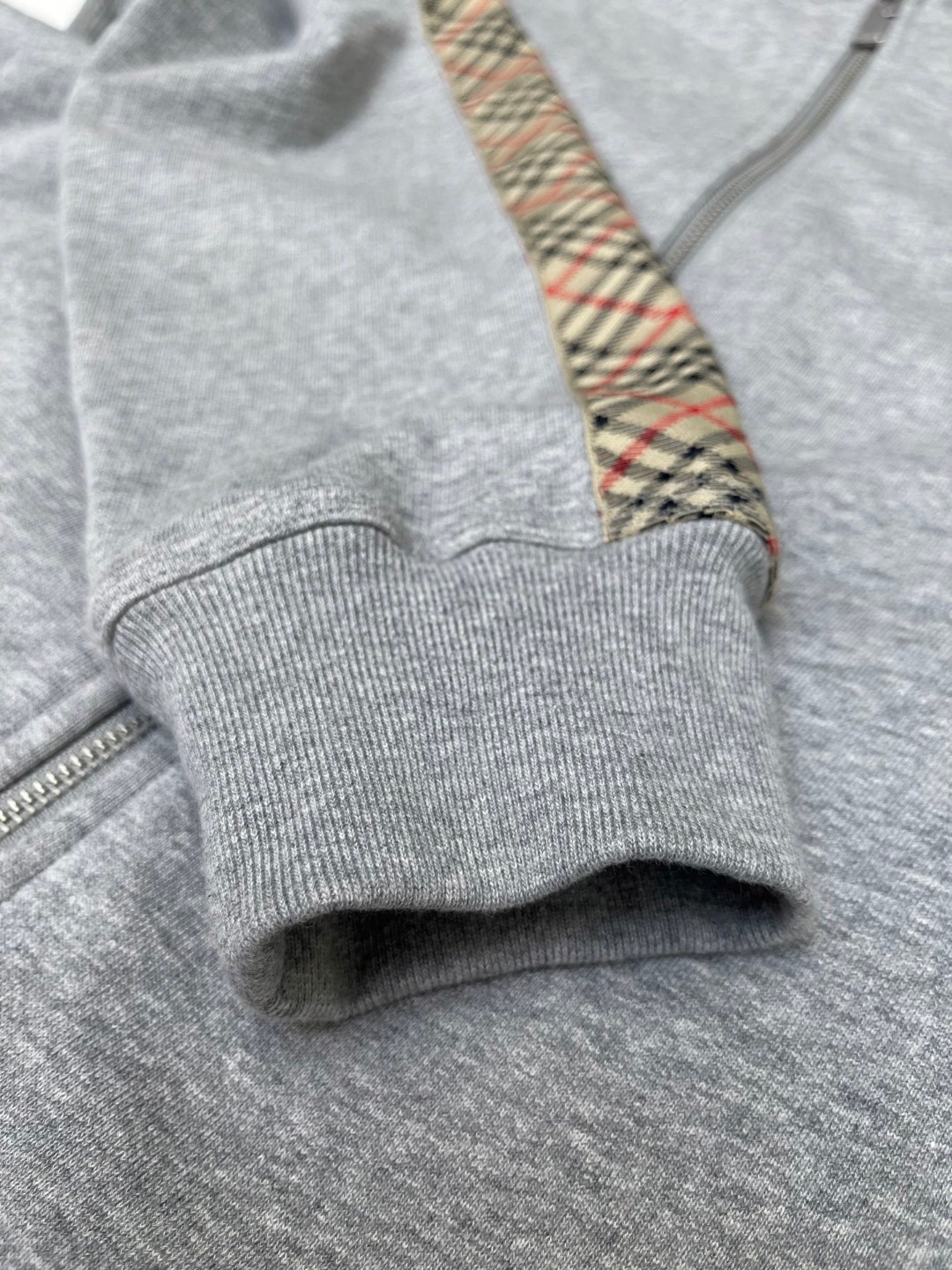 Burberry 巴宝莉 格纹装饰拉链连帽衫 卫衣 外套 长袖 黑色 灰色 B0 81107901