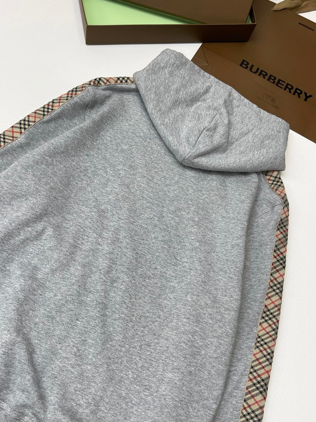 Burberry 巴宝莉 格纹装饰拉链连帽衫 卫衣 外套 长袖 黑色 灰色 B0 81107901
