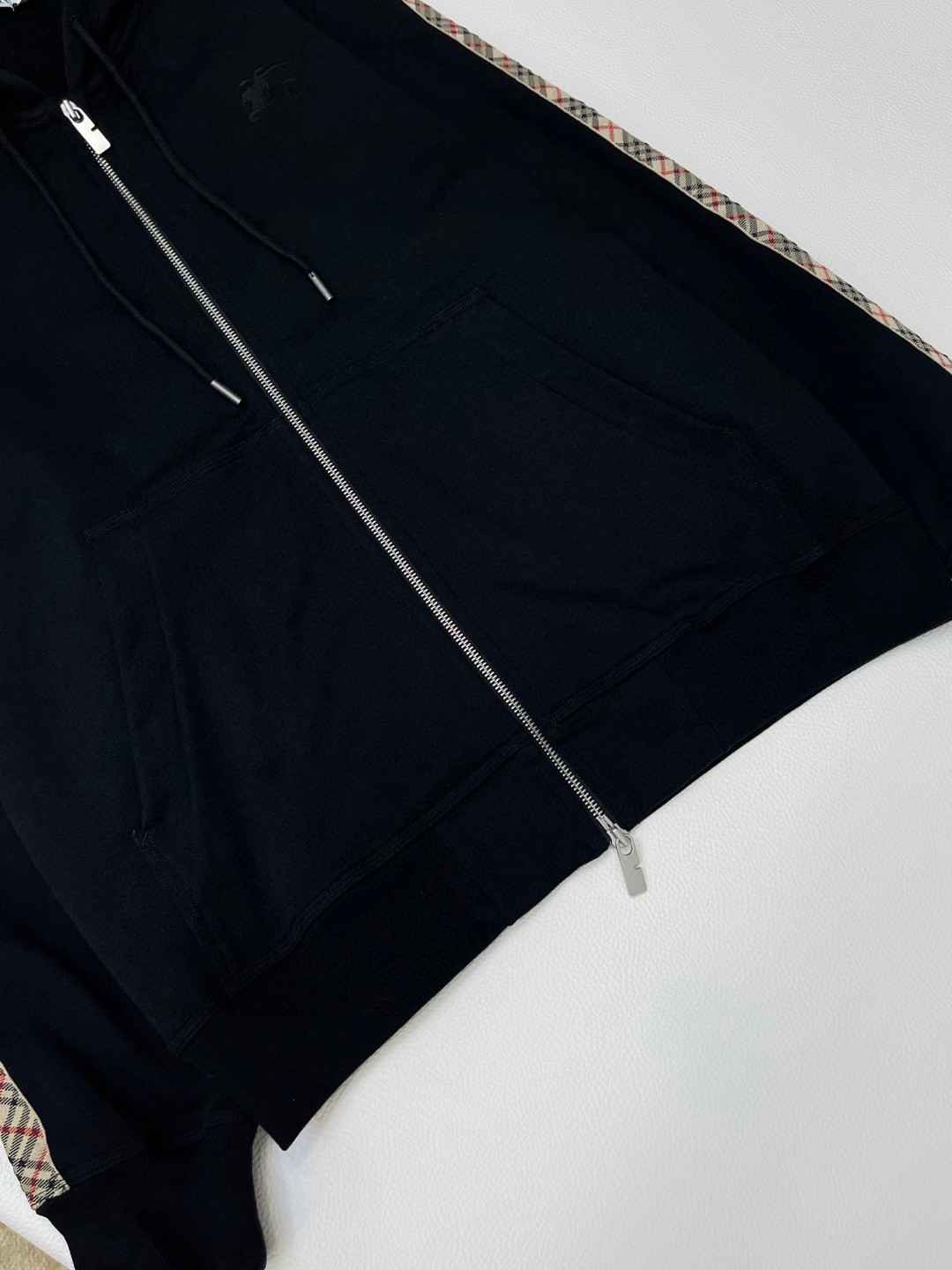 Burberry 巴宝莉 格纹装饰拉链连帽衫 卫衣 外套 长袖 黑色 灰色 B0 81107901