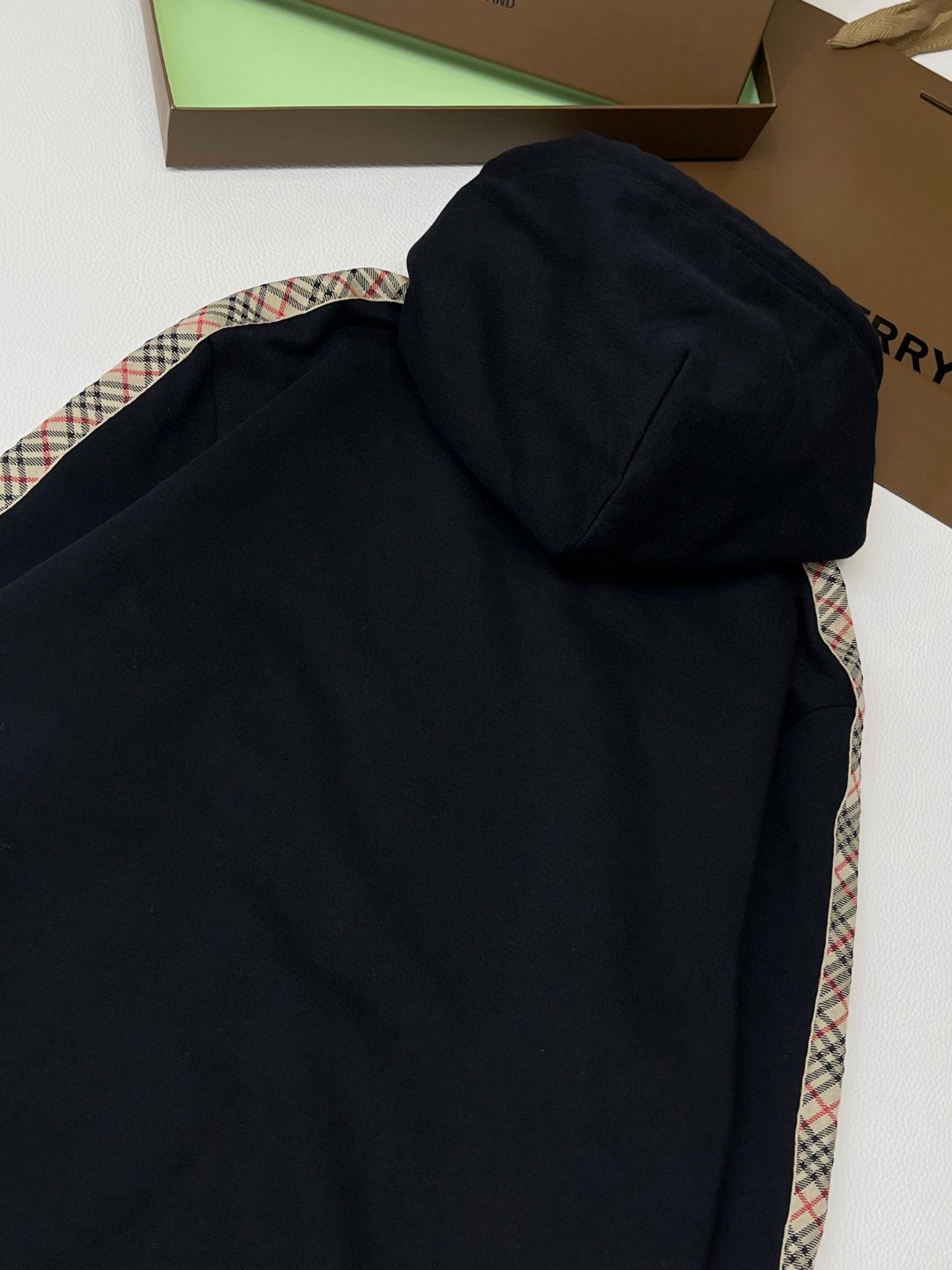 Burberry 巴宝莉 格纹装饰拉链连帽衫 卫衣 外套 长袖 黑色 灰色 B0 81107901