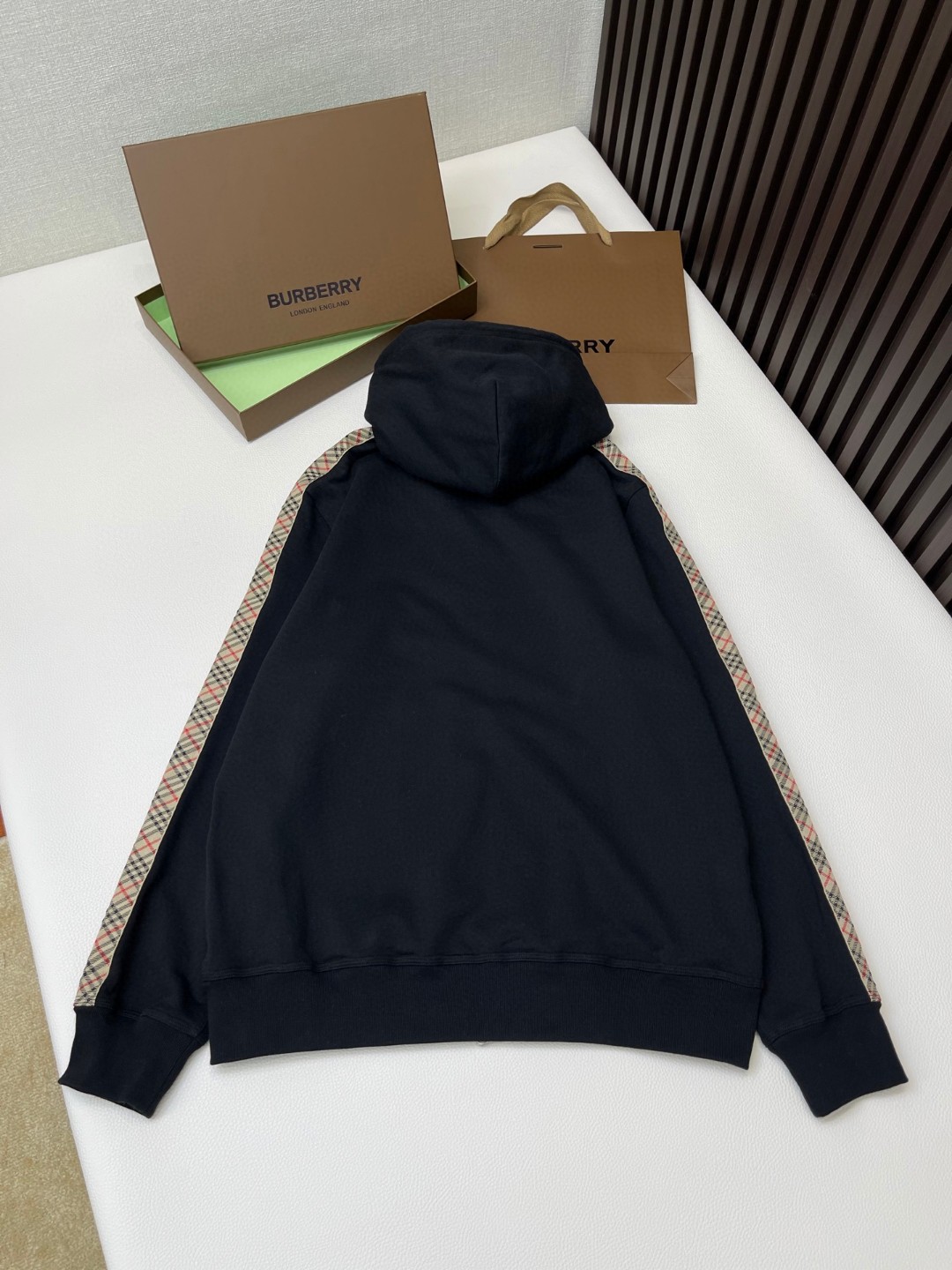 Burberry 巴宝莉 格纹装饰拉链连帽衫 卫衣 外套 长袖 黑色 灰色 B0 81107901