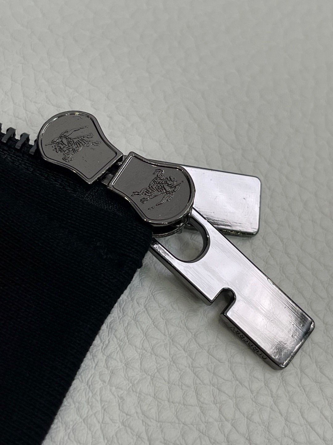 Burberry 巴宝莉 马术骑士徽标拉链棉毛衫 卫衣 外套 长袖 黑色 B0 