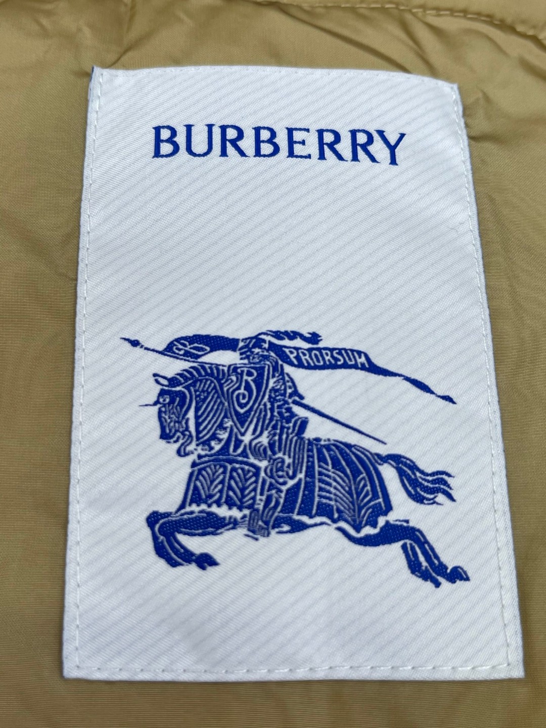 Burberry 巴宝莉 绗缝尼龙夹克 棉服 外套 长袖 黑色 卡其色 C0 81103781