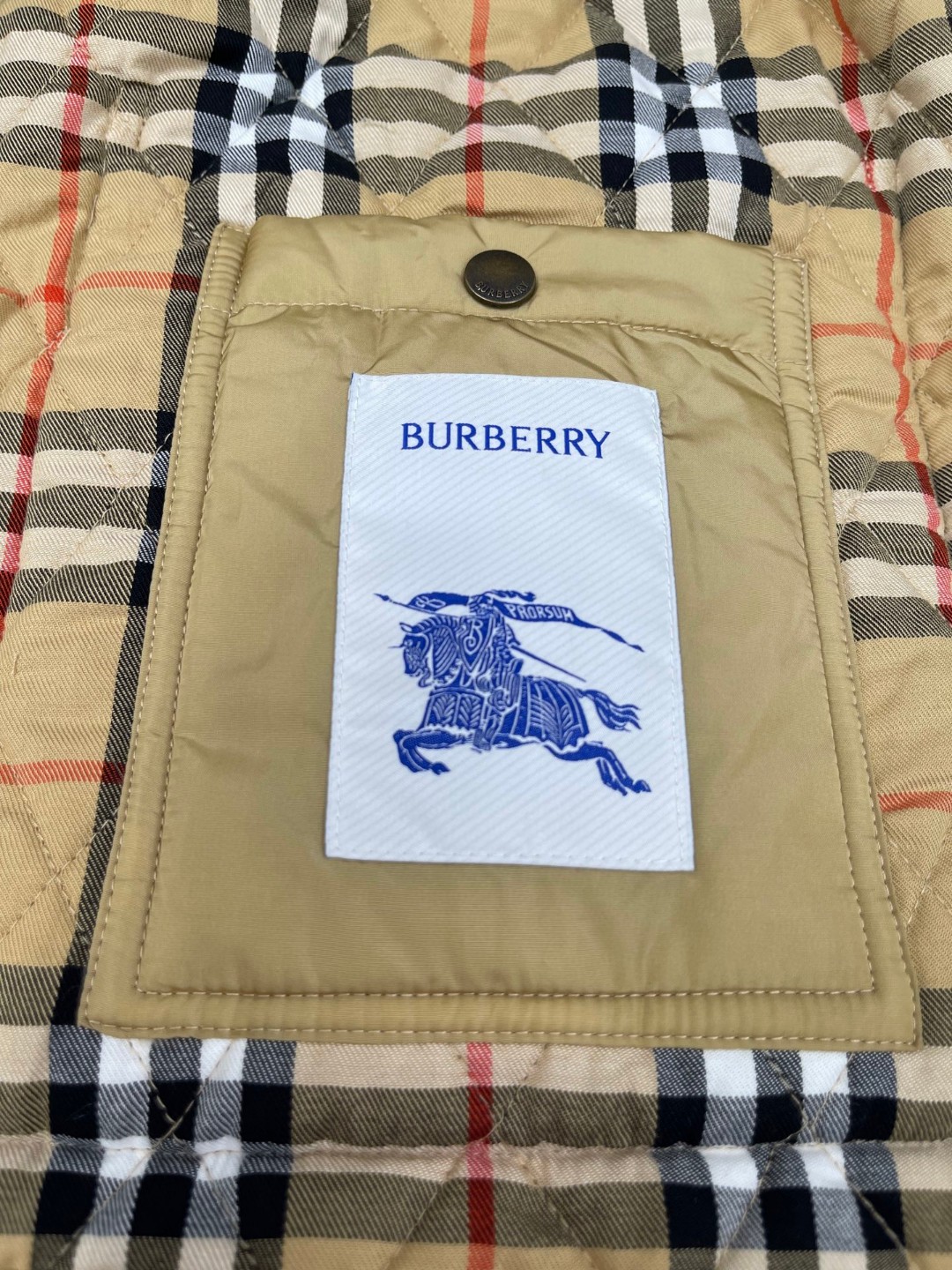 Burberry 巴宝莉 绗缝尼龙夹克 棉服 外套 长袖 黑色 卡其色 C0 81103781