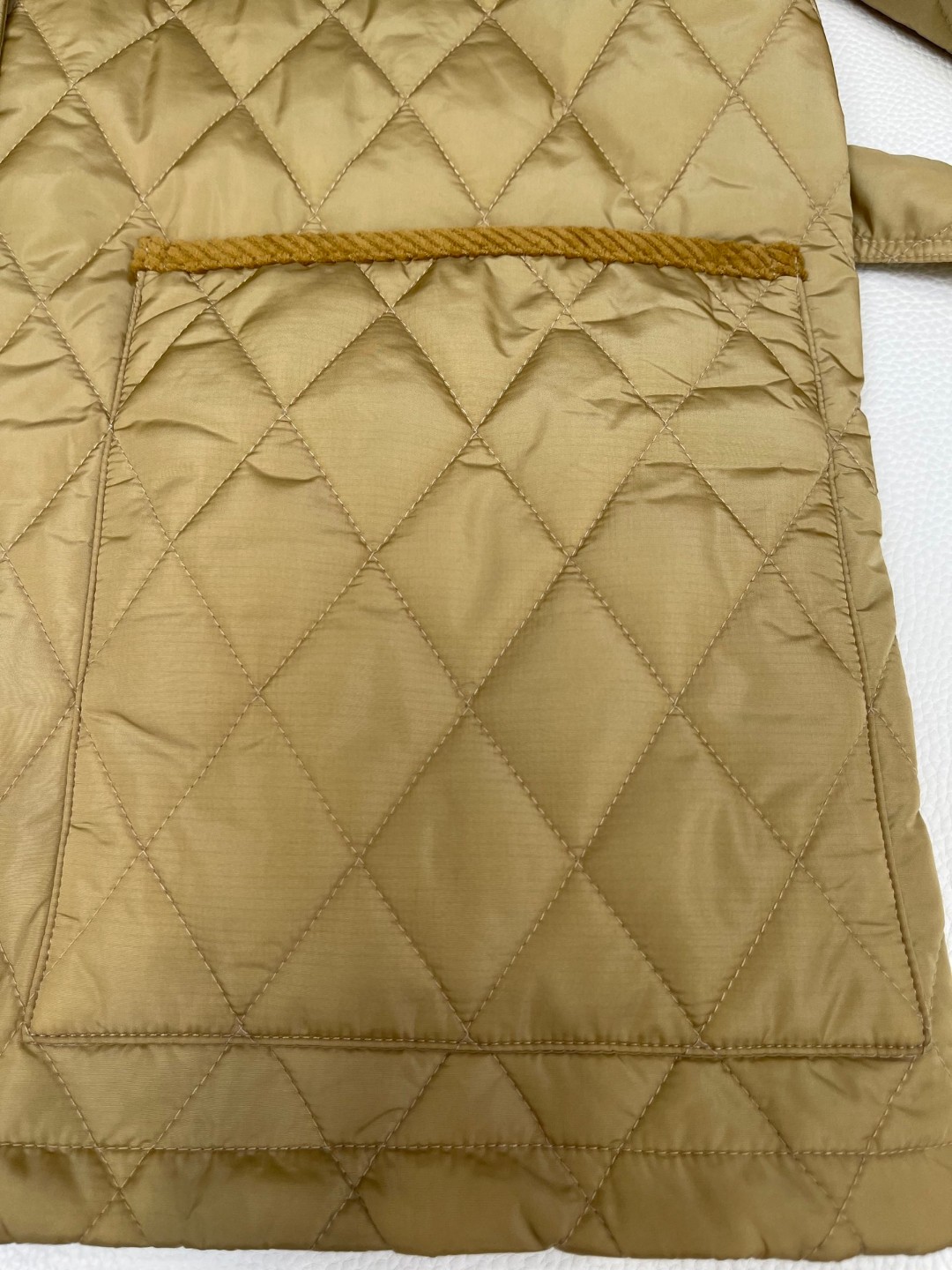 Burberry 巴宝莉 绗缝尼龙夹克 棉服 外套 长袖 黑色 卡其色 C0 81103781