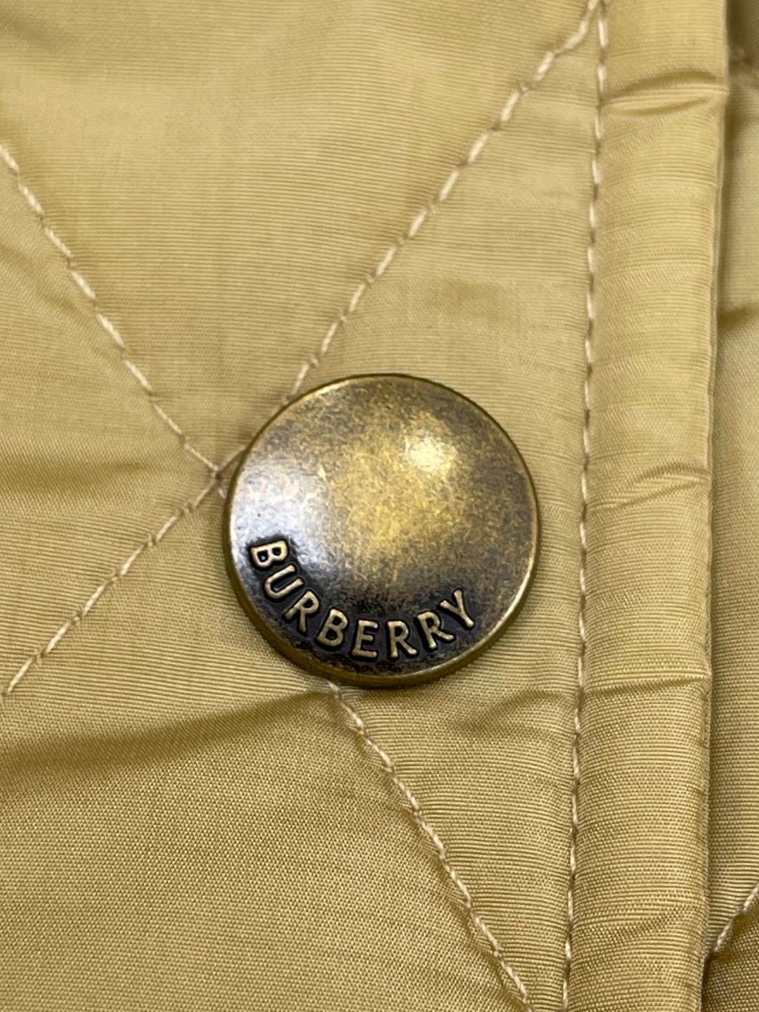 Burberry 巴宝莉 绗缝尼龙夹克 棉服 外套 长袖 黑色 卡其色 C0 81103781