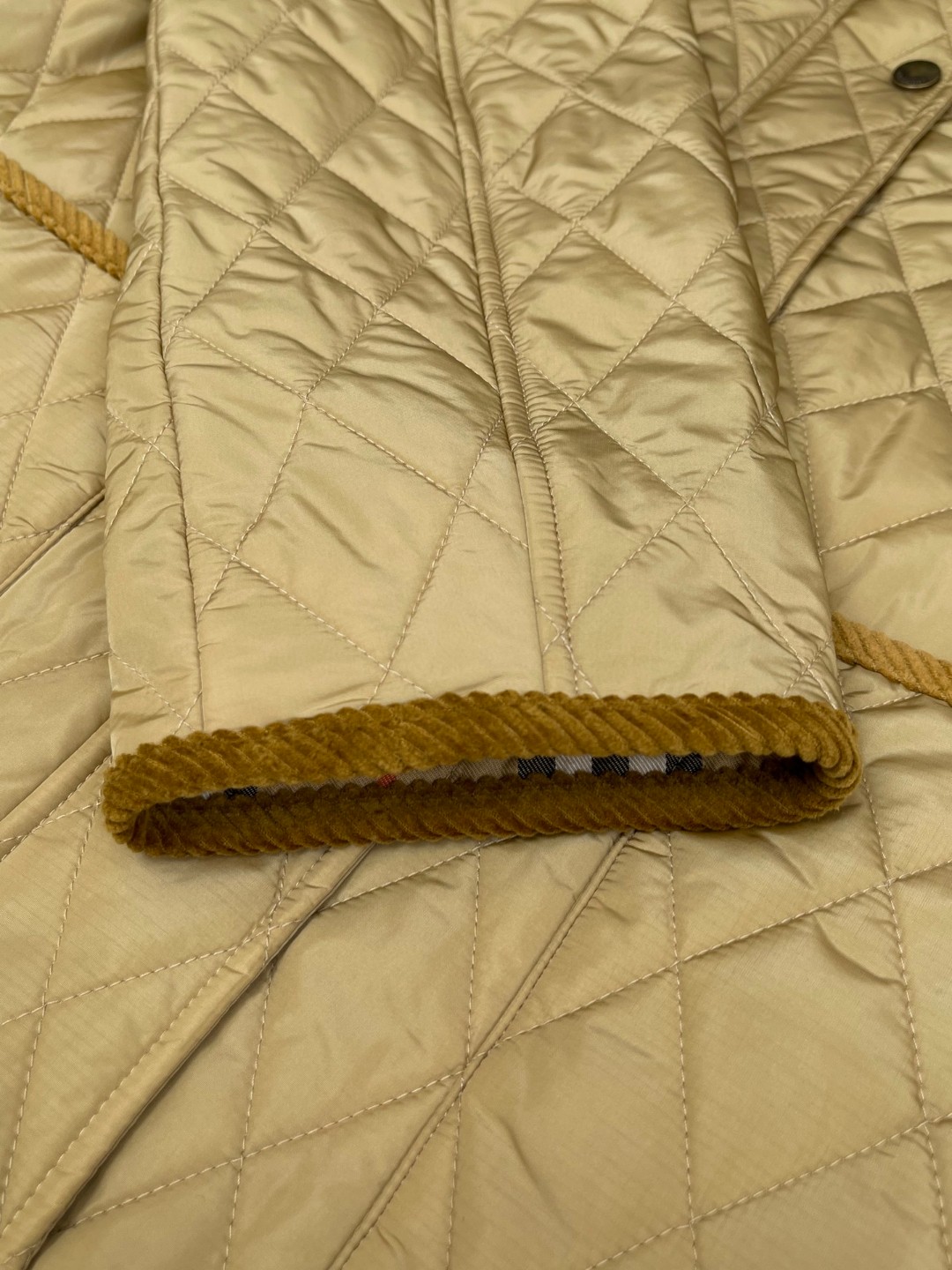 Burberry 巴宝莉 绗缝尼龙夹克 棉服 外套 长袖 黑色 卡其色 C0 81103781