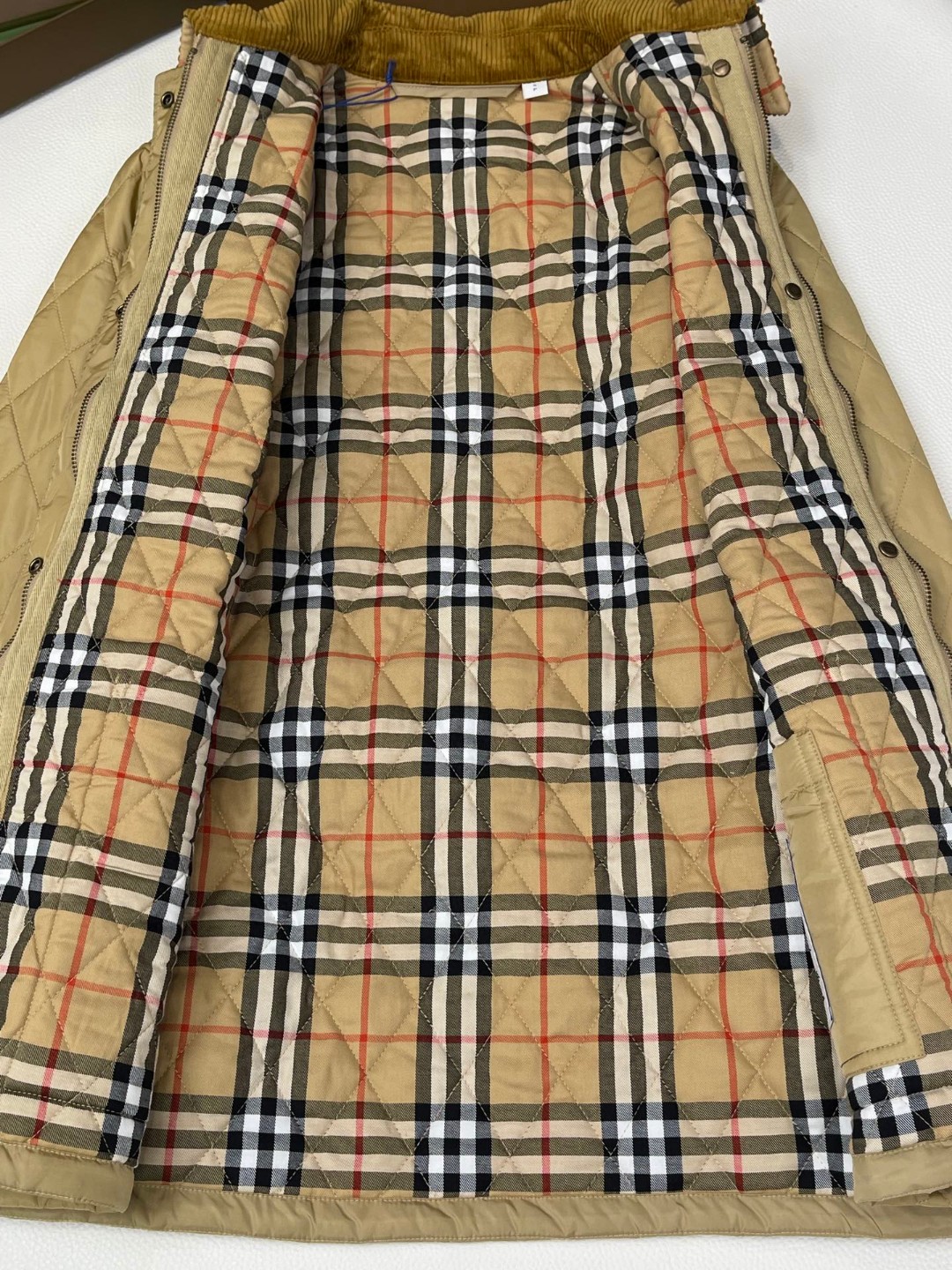 Burberry 巴宝莉 绗缝尼龙夹克 棉服 外套 长袖 黑色 卡其色 C0 81103781