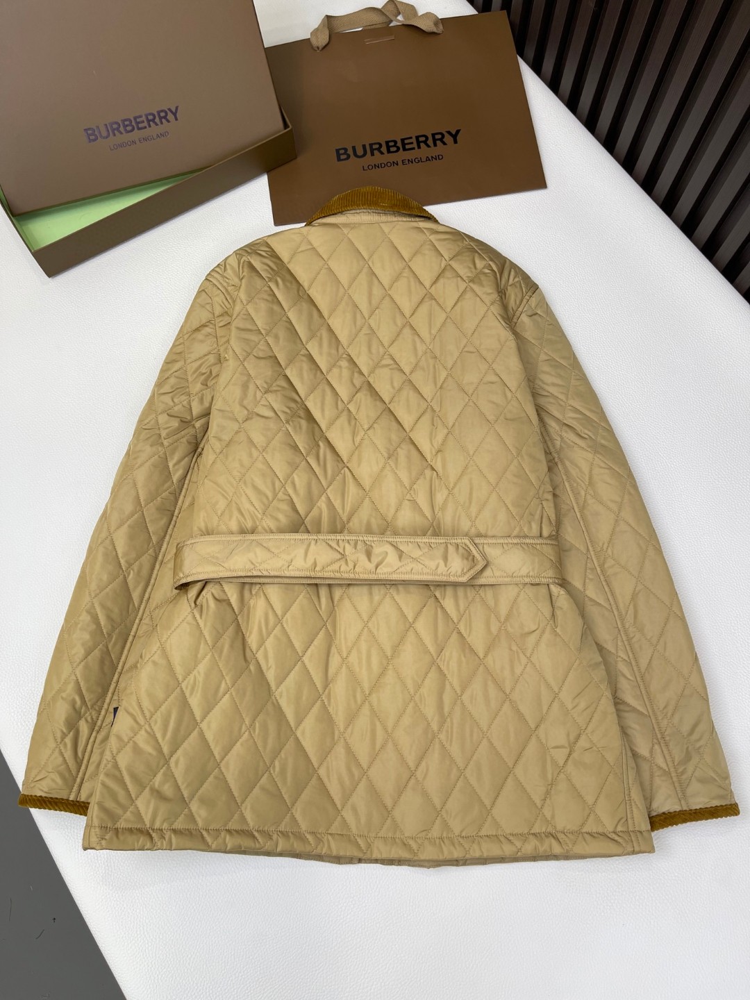Burberry 巴宝莉 绗缝尼龙夹克 棉服 外套 长袖 黑色 卡其色 C0 81103781