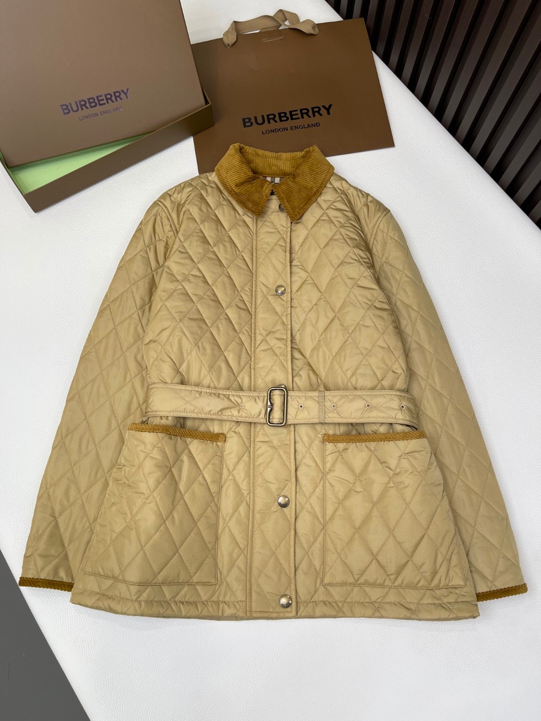 Burberry 巴宝莉 绗缝尼龙夹克 棉服 外套 长袖 黑色 卡其色 C0 81103781