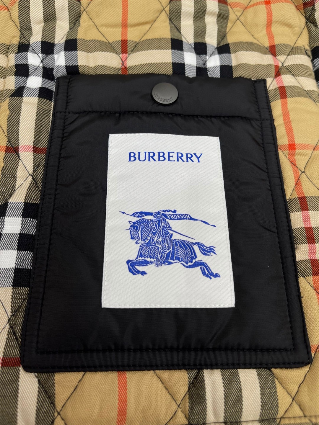 Burberry 巴宝莉 绗缝尼龙夹克 棉服 外套 长袖 黑色 卡其色 C0 81103781