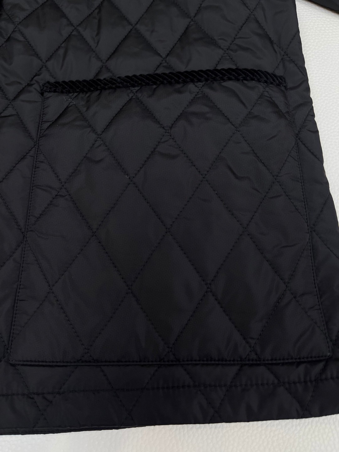 Burberry 巴宝莉 绗缝尼龙夹克 棉服 外套 长袖 黑色 卡其色 C0 81103781