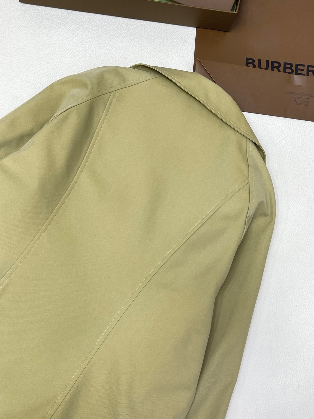 Burberry 巴宝莉 风衣外套 夹克 长袖 短款 米色 C0 81063411