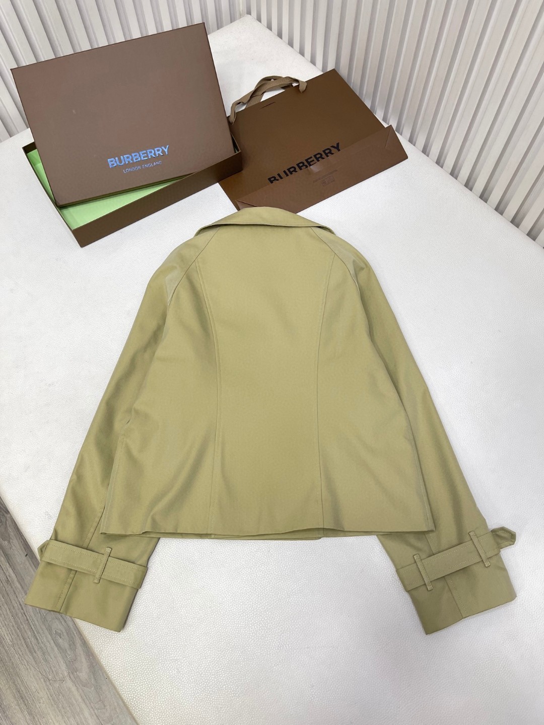 Burberry 巴宝莉 风衣外套 夹克 长袖 短款 米色 C0 81063411