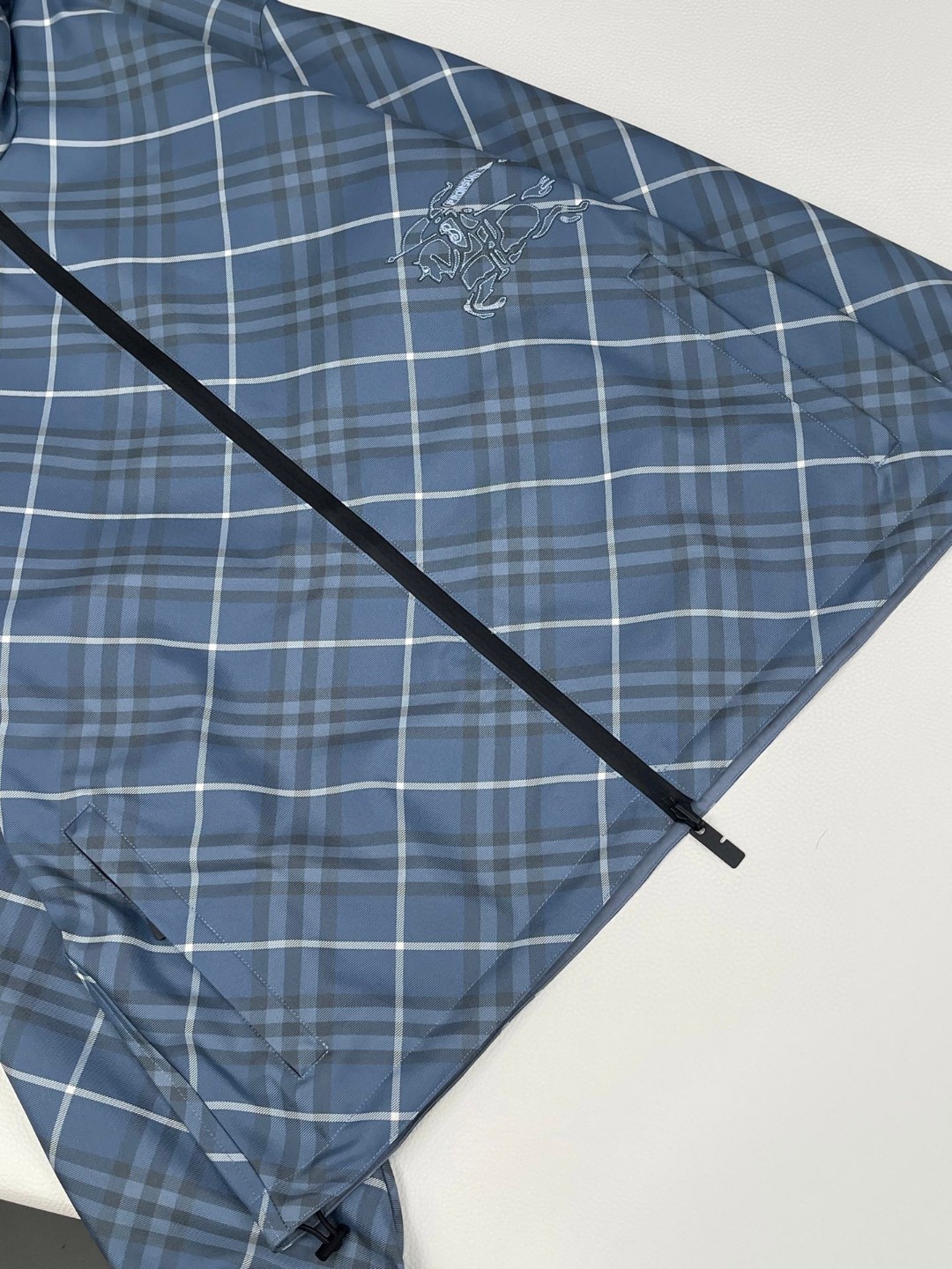 Burberry 巴宝莉 双面两穿格纹连帽外套 夹克 长袖 B5 811163611