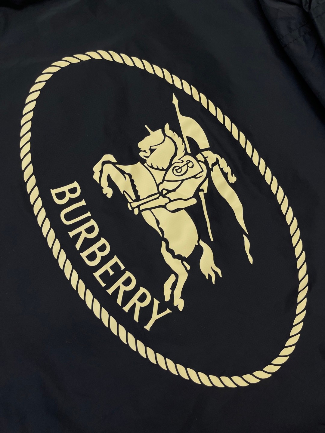 Burberry 巴宝莉 骑士印章尼龙连帽外套 长袖 绿色 黑色 B0 811163611