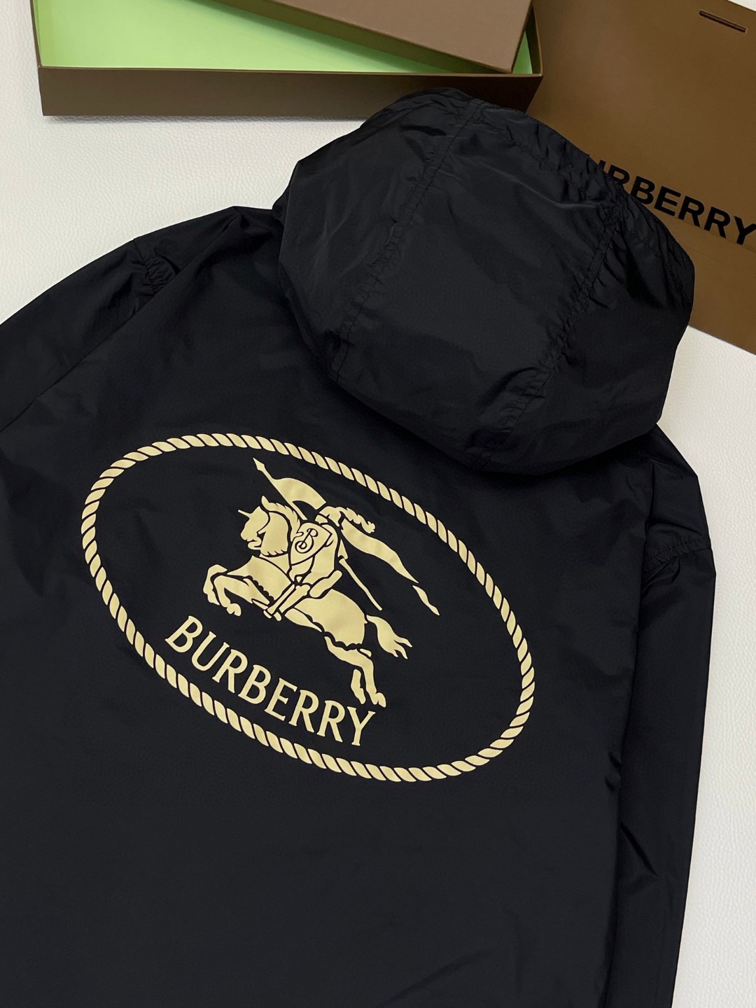 Burberry 巴宝莉 骑士印章尼龙连帽外套 长袖 绿色 黑色 B0 811163611