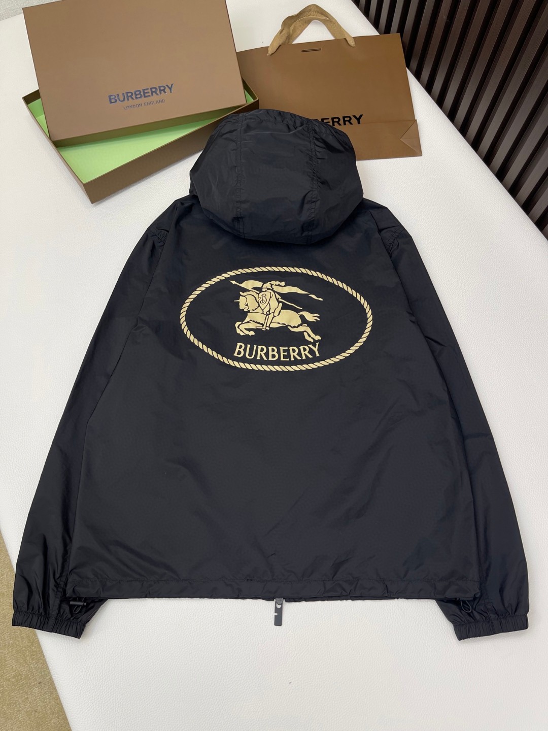 Burberry 巴宝莉 骑士印章尼龙连帽外套 长袖 绿色 黑色 B0 811163611