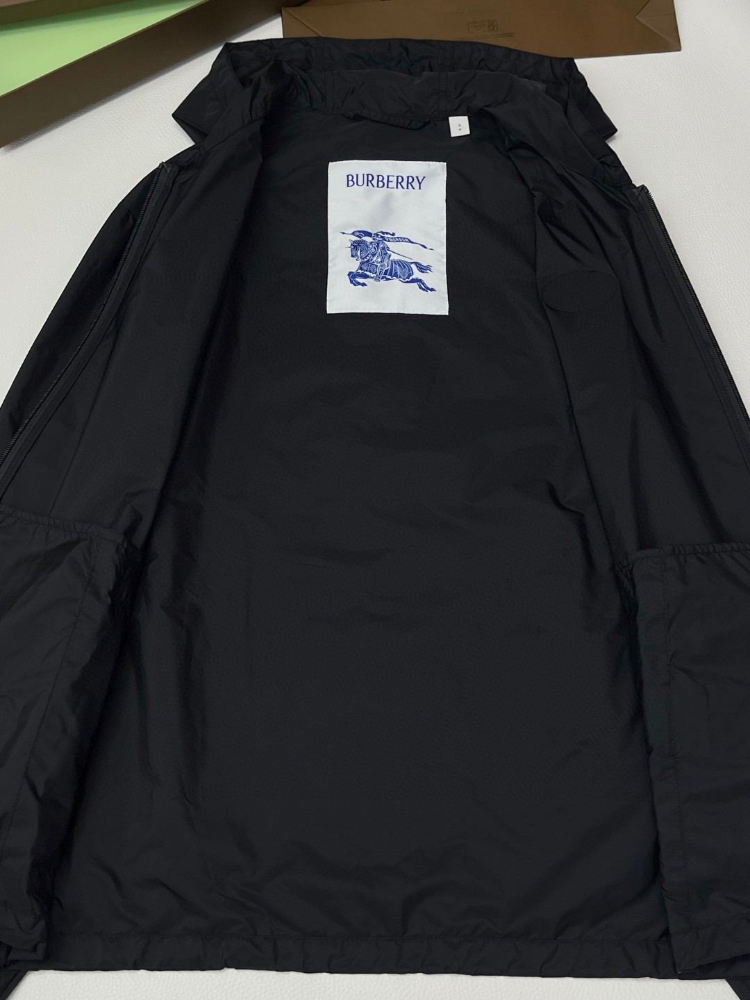 Burberry 巴宝莉 骑士印章尼龙连帽外套 长袖 绿色 黑色 B0 811163611