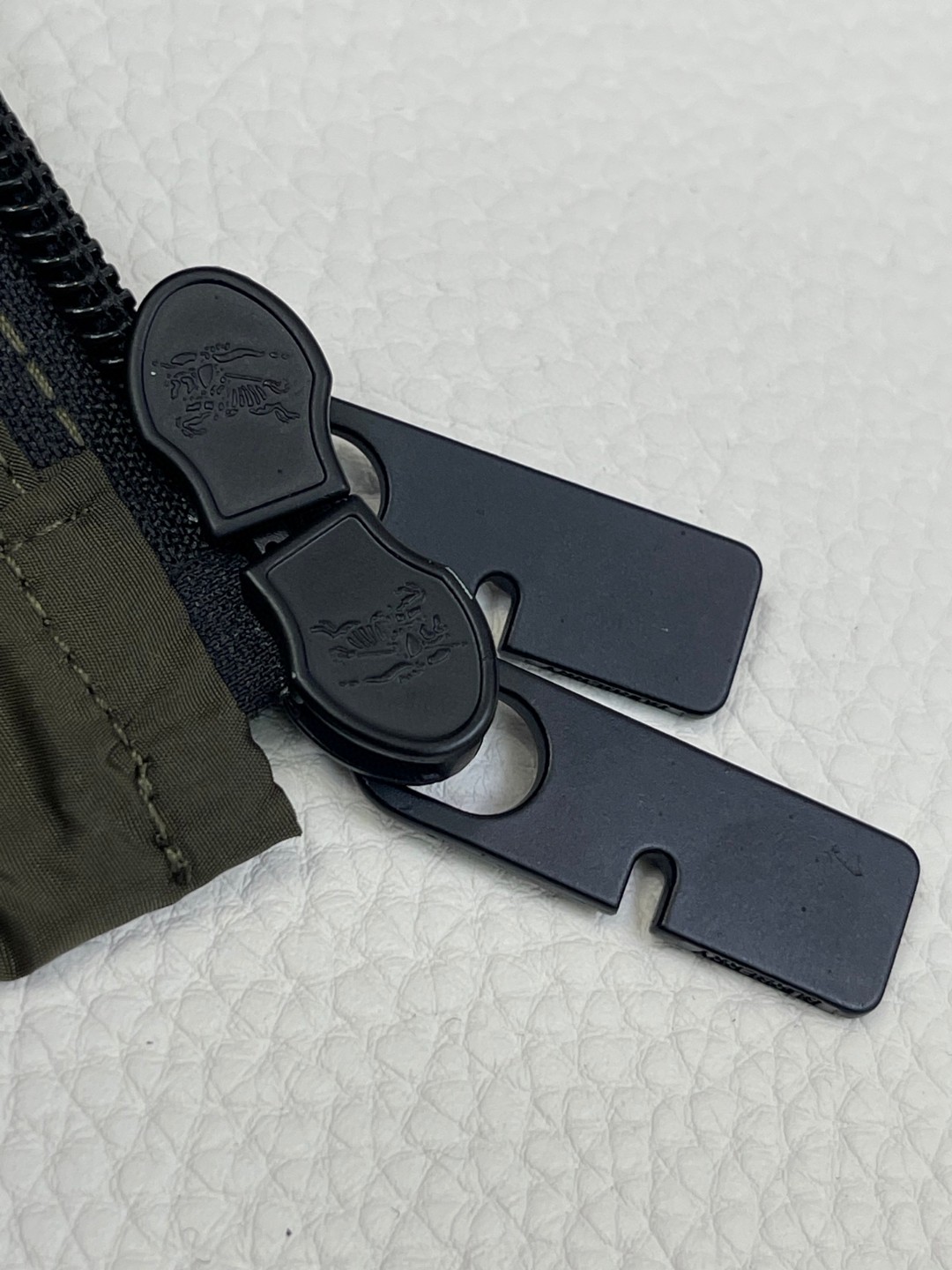 Burberry 巴宝莉 骑士印章尼龙连帽外套 长袖 绿色 黑色 B0 811163611