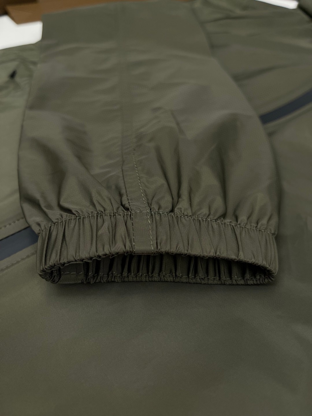 Burberry 巴宝莉 骑士印章尼龙连帽外套 长袖 绿色 黑色 B0 811163611