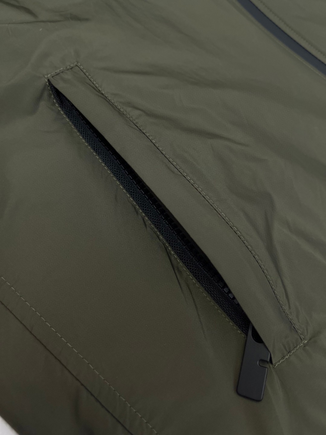 Burberry 巴宝莉 骑士印章尼龙连帽外套 长袖 绿色 黑色 B0 811163611