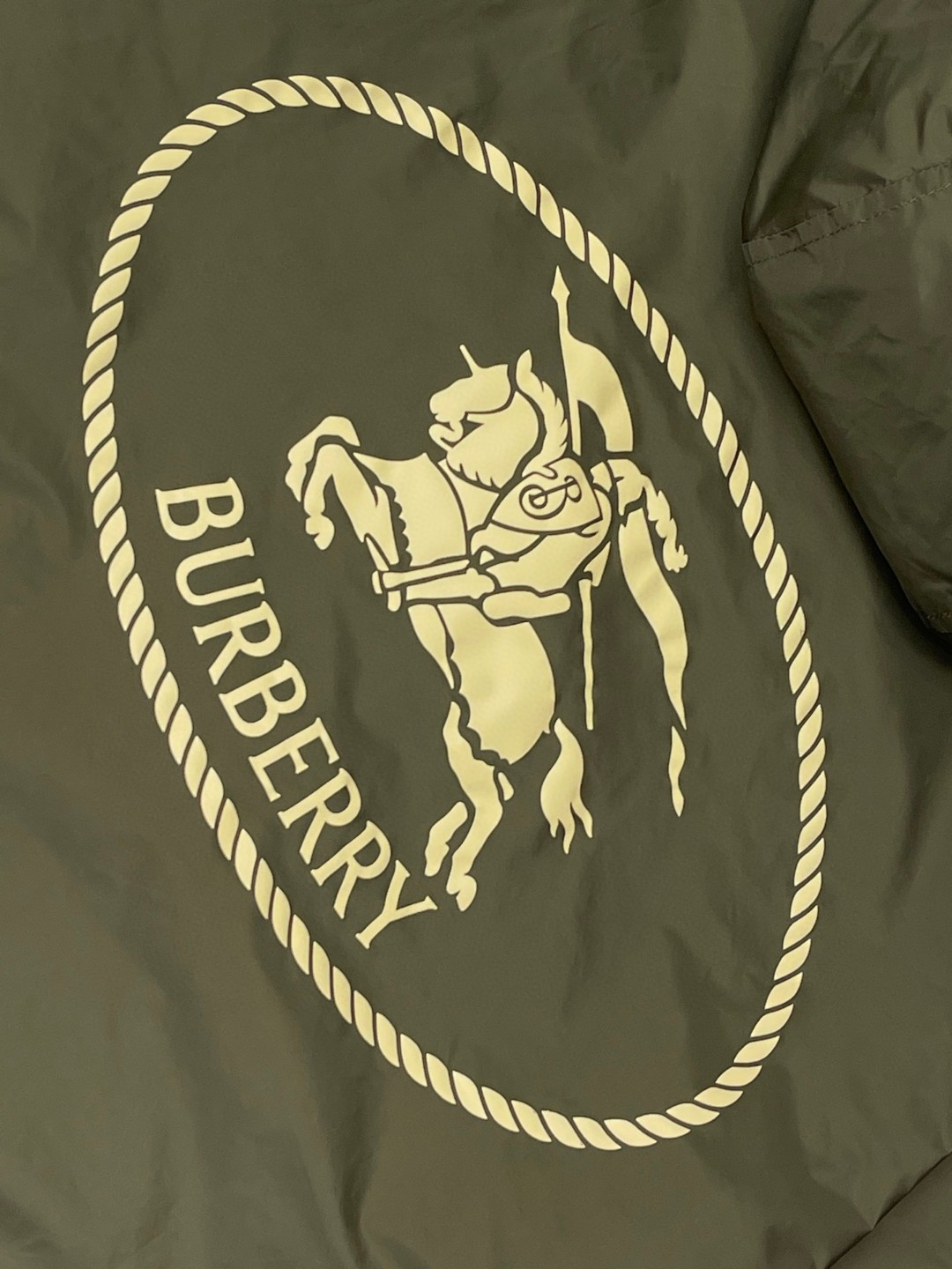 Burberry 巴宝莉 骑士印章尼龙连帽外套 长袖 绿色 黑色 B0 811163611