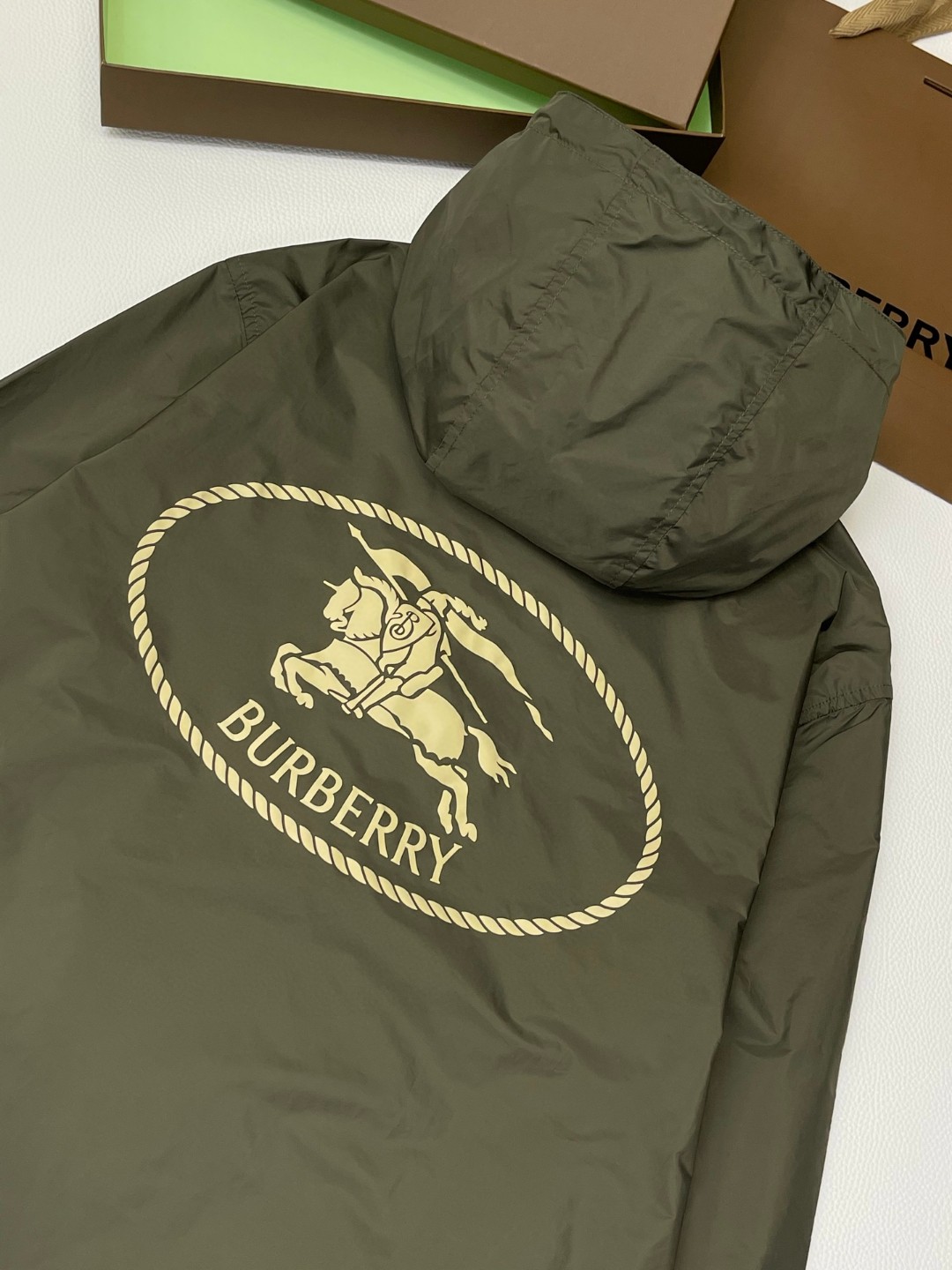 Burberry 巴宝莉 骑士印章尼龙连帽外套 长袖 绿色 黑色 B0 811163611