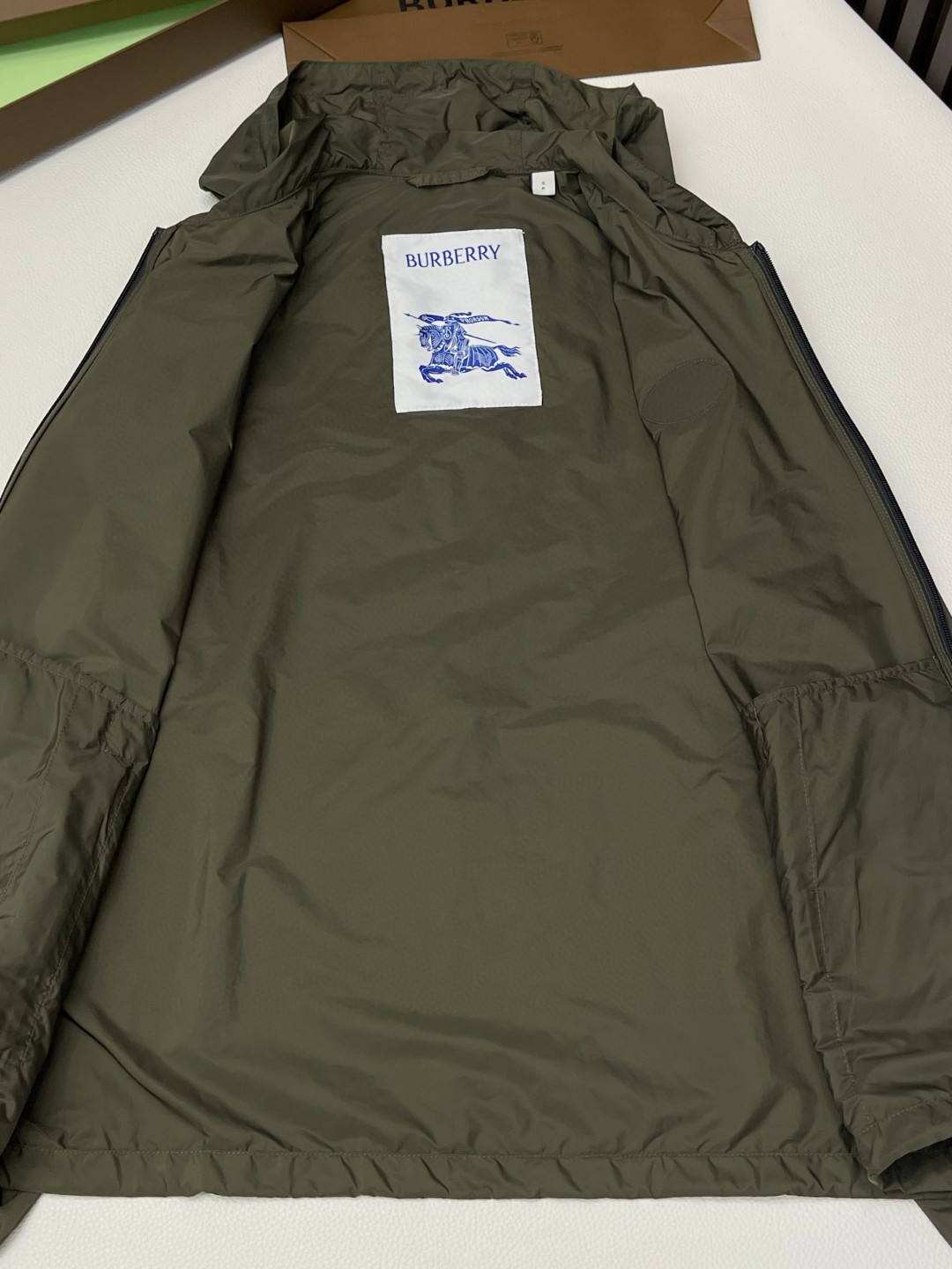 Burberry 巴宝莉 骑士印章尼龙连帽外套 长袖 绿色 黑色 B0 811163611