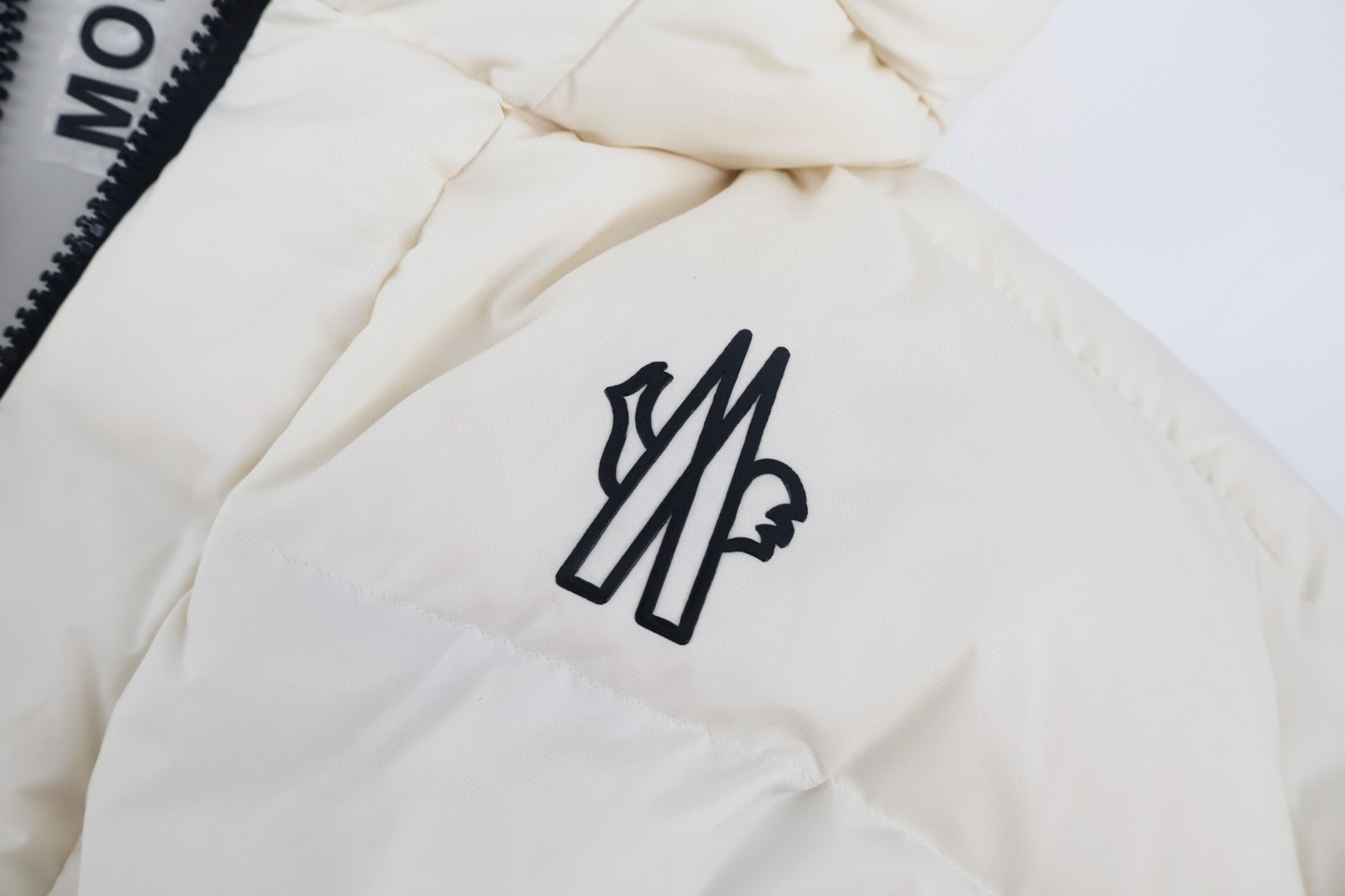 Moncler 蒙口 滑雪系列 黑标羽绒服 保暖 外套 夹克 白色 E0 J20971A00028539X620G