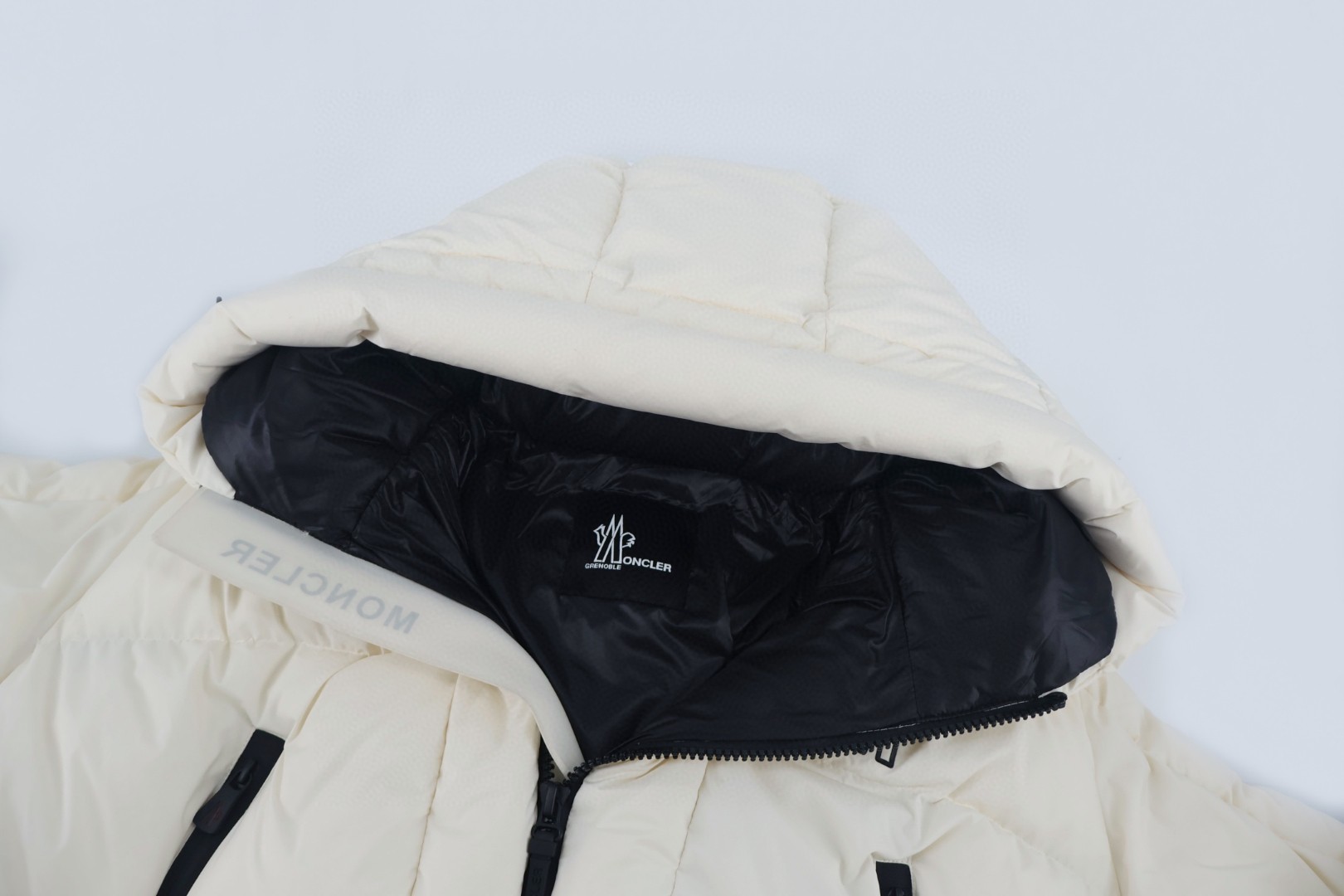 Moncler 蒙口 滑雪系列 黑标羽绒服 保暖 外套 夹克 白色 E0 J20971A00028539X620G