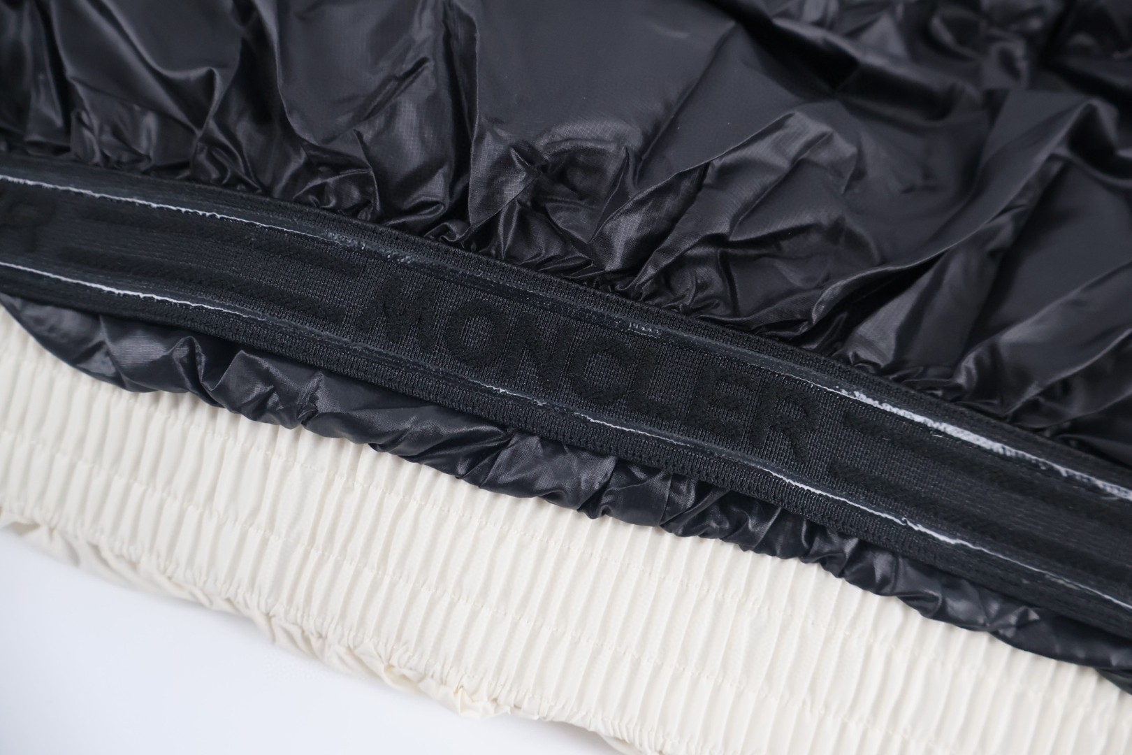 Moncler 蒙口 滑雪系列 黑标羽绒服 保暖 外套 夹克 白色 E0 J20971A00028539X620G