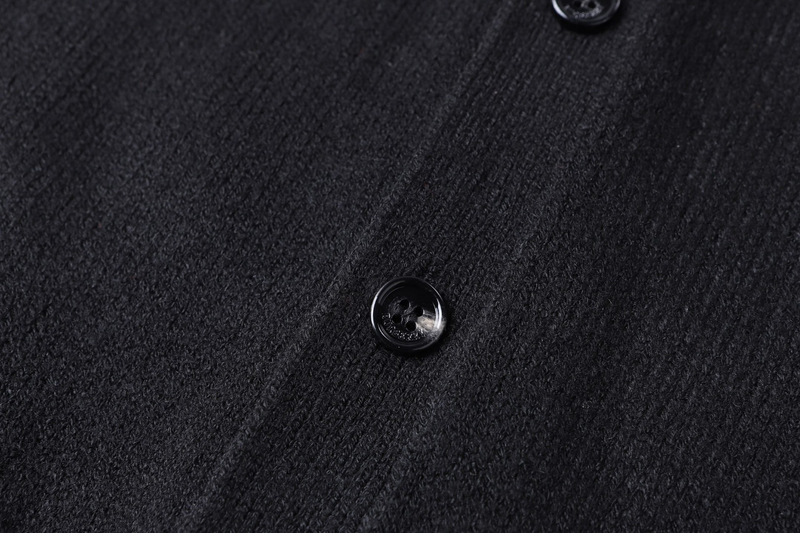 Burberry 巴宝莉 翻领纯色羊绒开衫 毛衣 外套 长袖 灰色 黑色 B0 81183191