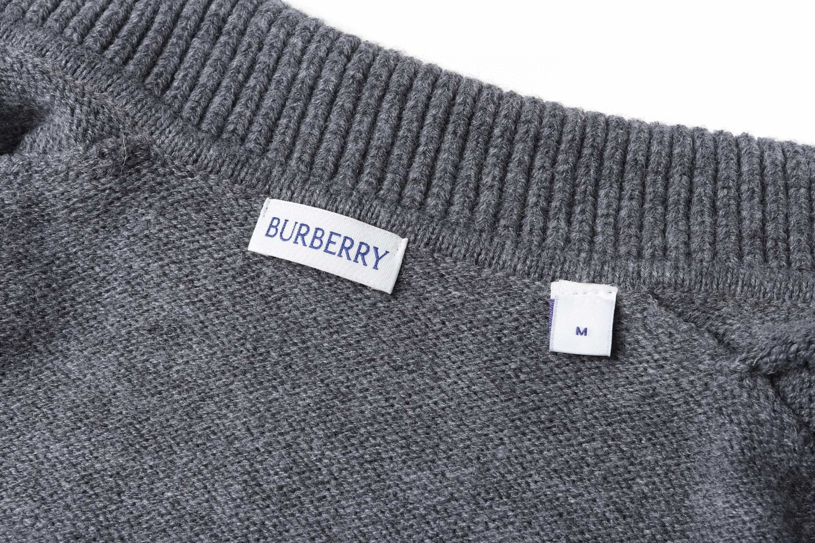 Burberry 巴宝莉 翻领纯色羊绒开衫 毛衣 外套 长袖 灰色 黑色 B0 81183191