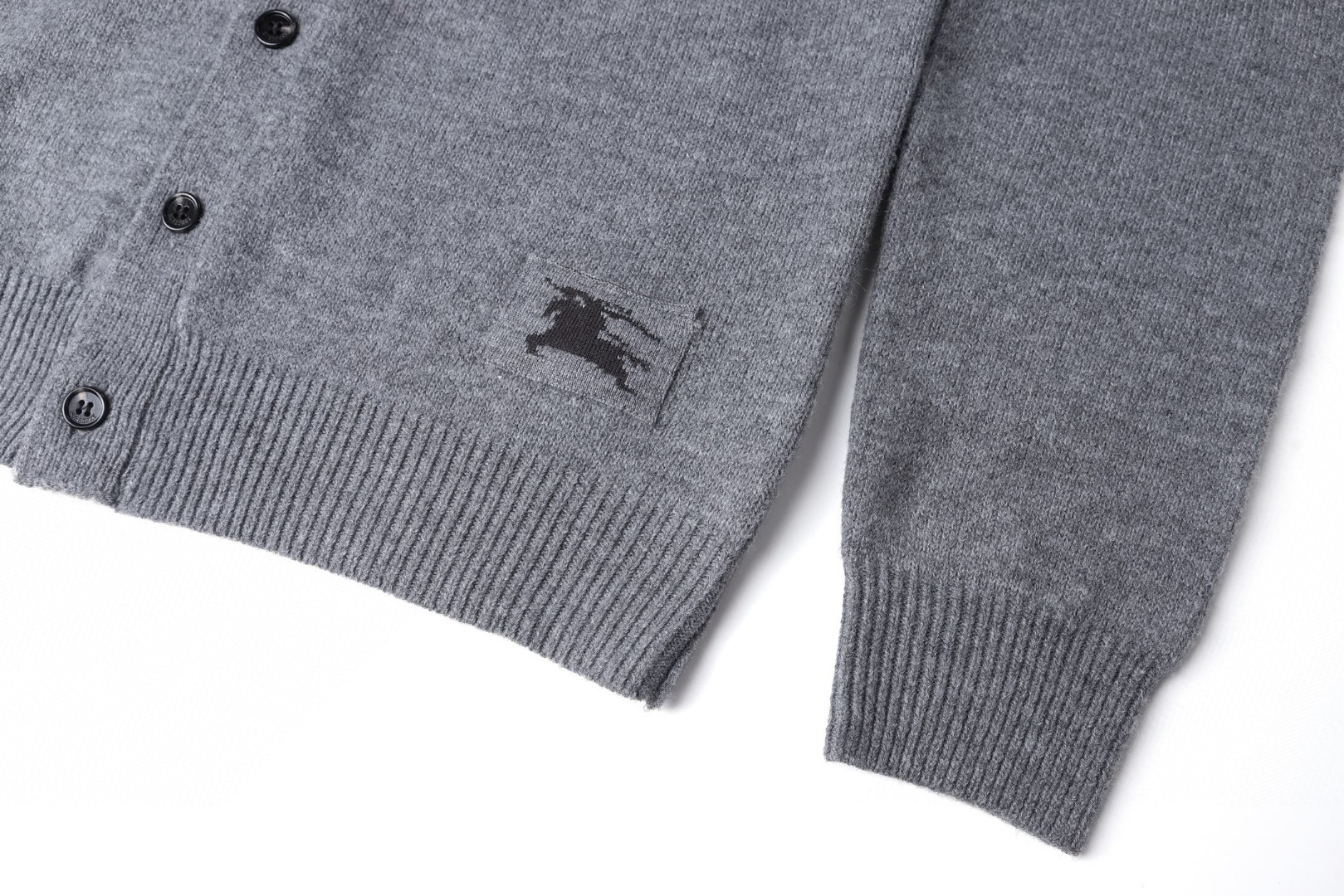 Burberry 巴宝莉 翻领纯色羊绒开衫 毛衣 外套 长袖 灰色 黑色 B0 81183191