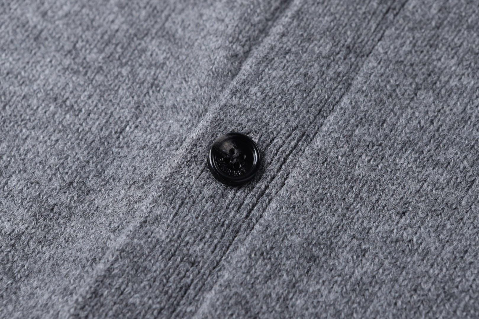 Burberry 巴宝莉 翻领纯色羊绒开衫 毛衣 外套 长袖 灰色 黑色 B0 81183191