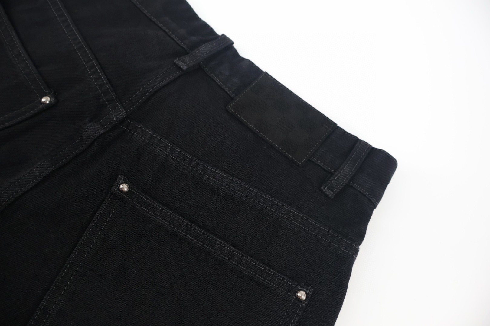 LOUIS VUITTON 路易威登 云朵磨破logo牛仔裤 长裤 裤子 黑色 B0 1AJDVK