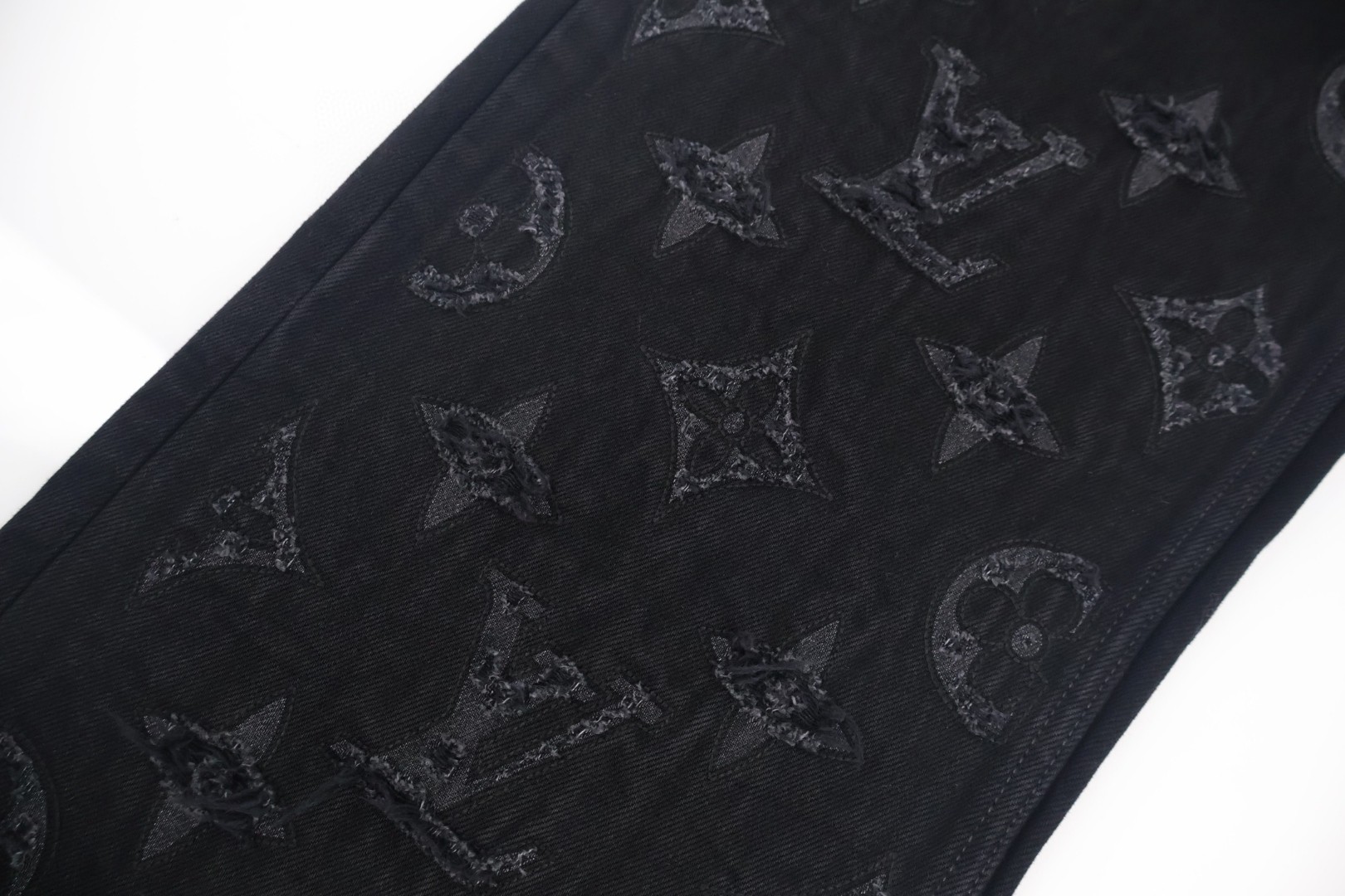 LOUIS VUITTON 路易威登 云朵磨破logo牛仔裤 长裤 裤子 黑色 B0 1AJDVK