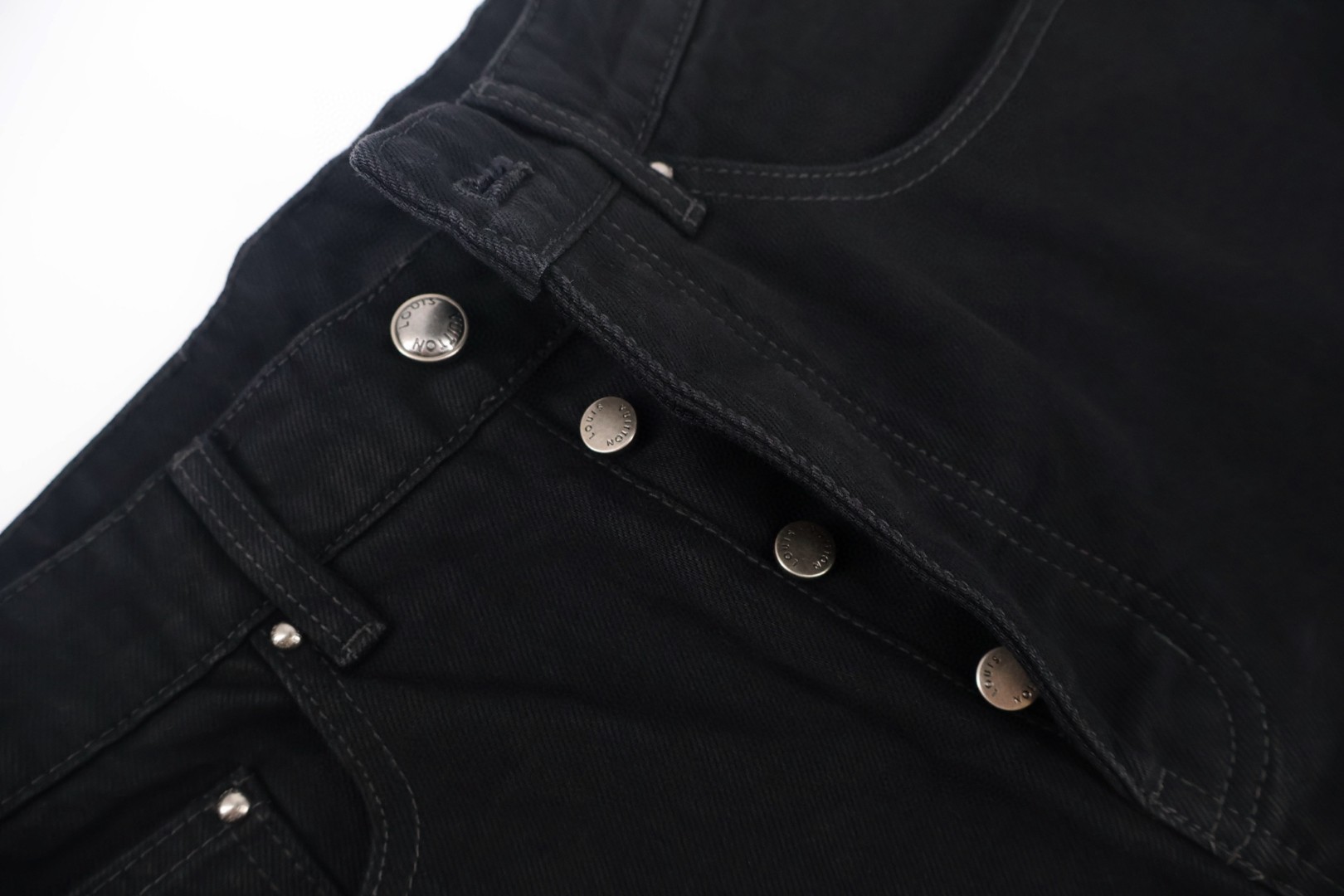 LOUIS VUITTON 路易威登 云朵磨破logo牛仔裤 长裤 裤子 黑色 B0 1AJDVK