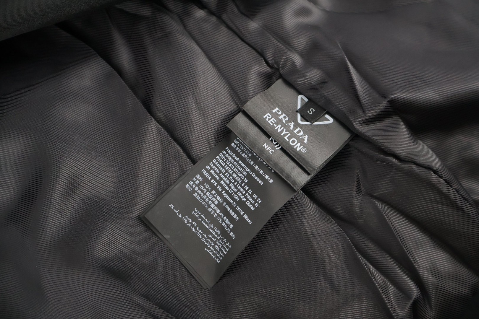 PRADA 普拉达 后领布标飞行夹克 外套 黑色 长袖 B5 SGC925-17X1-F0002-S-OOO